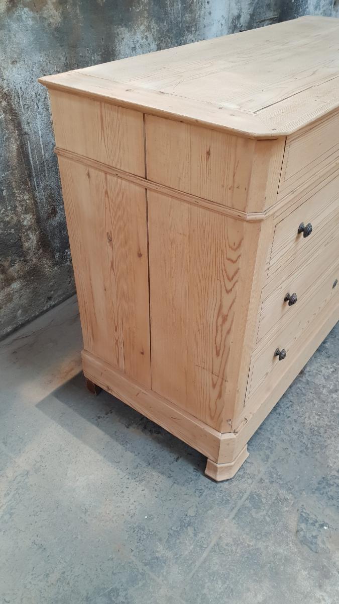 Antique pine chest of drawers