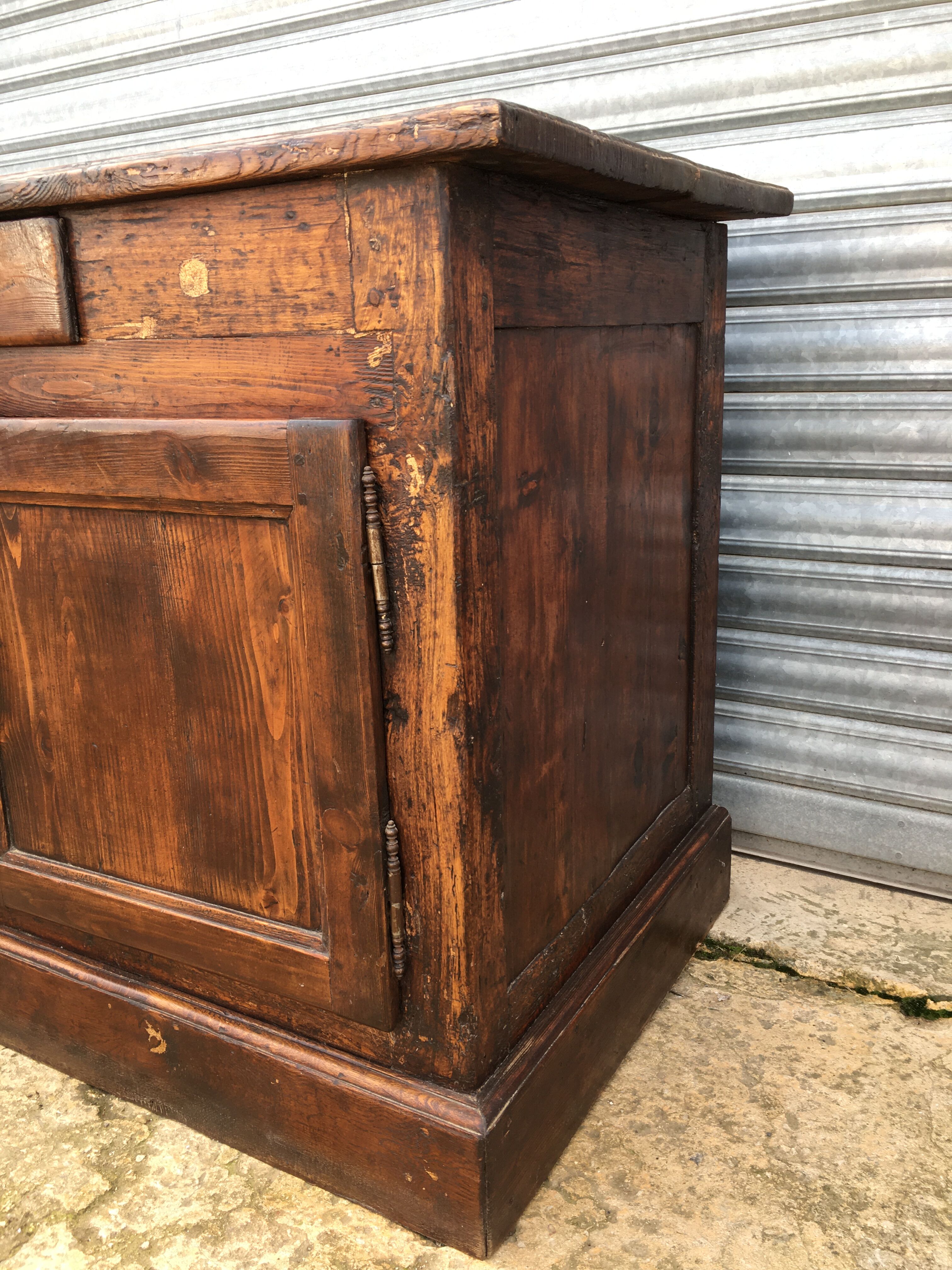 Buffet grocery counter 19th