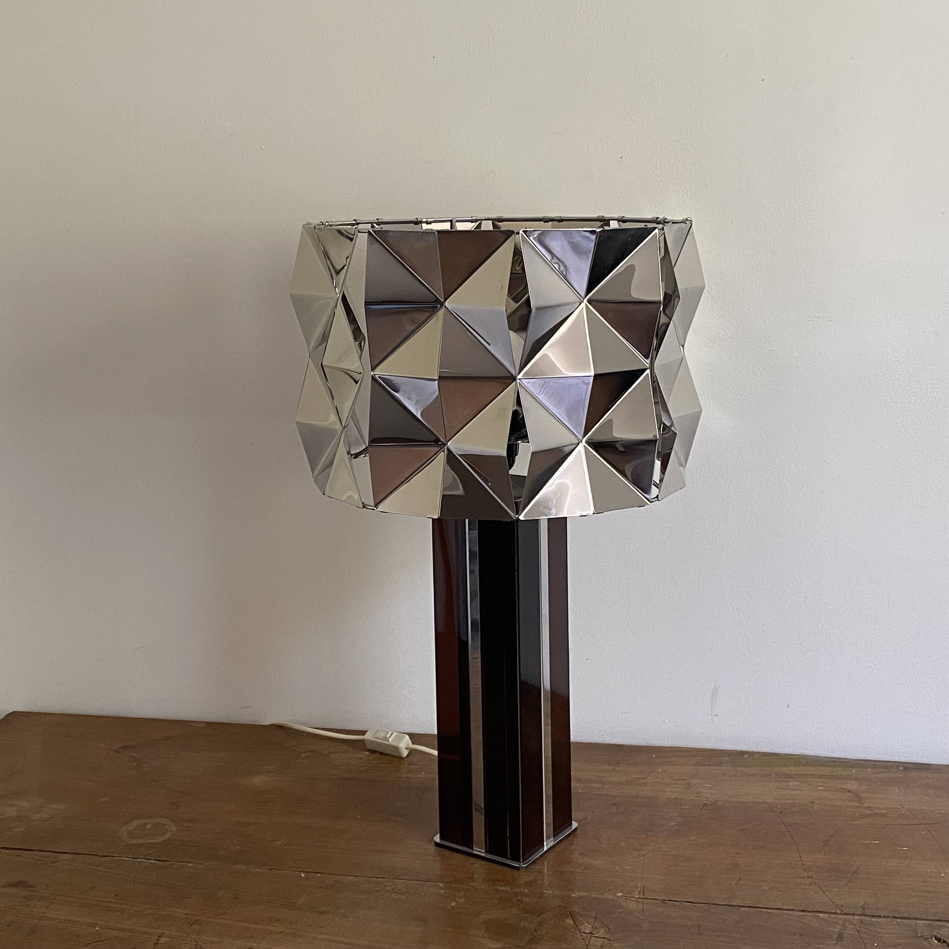 Lampe cinétique. 1970. Plexiglas fumé. Space age.