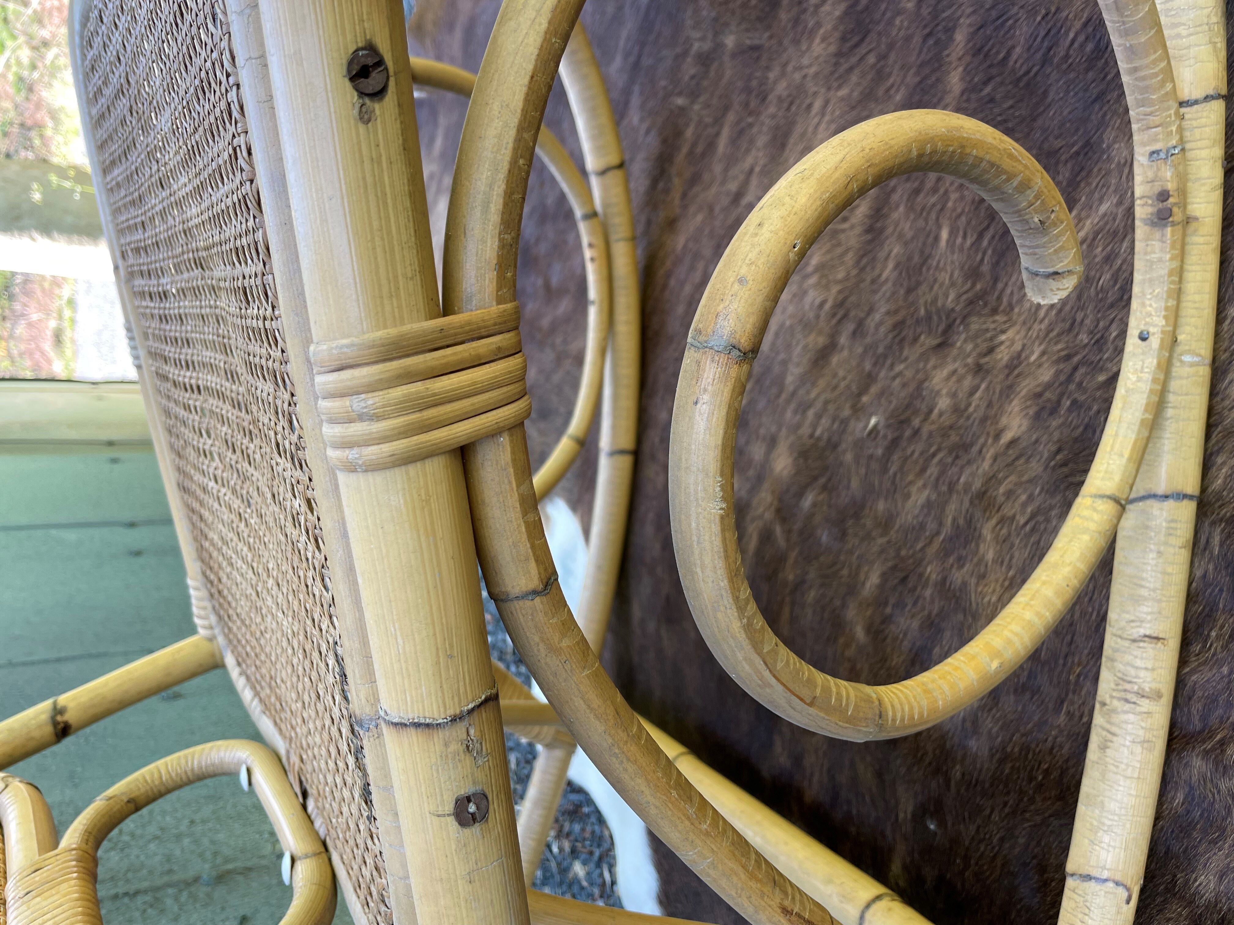 Rocking chair en cannage et rotin
