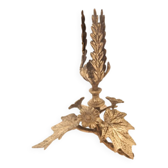 Bougeoir en laiton ciselé à décor de feuilles et cep de vigne