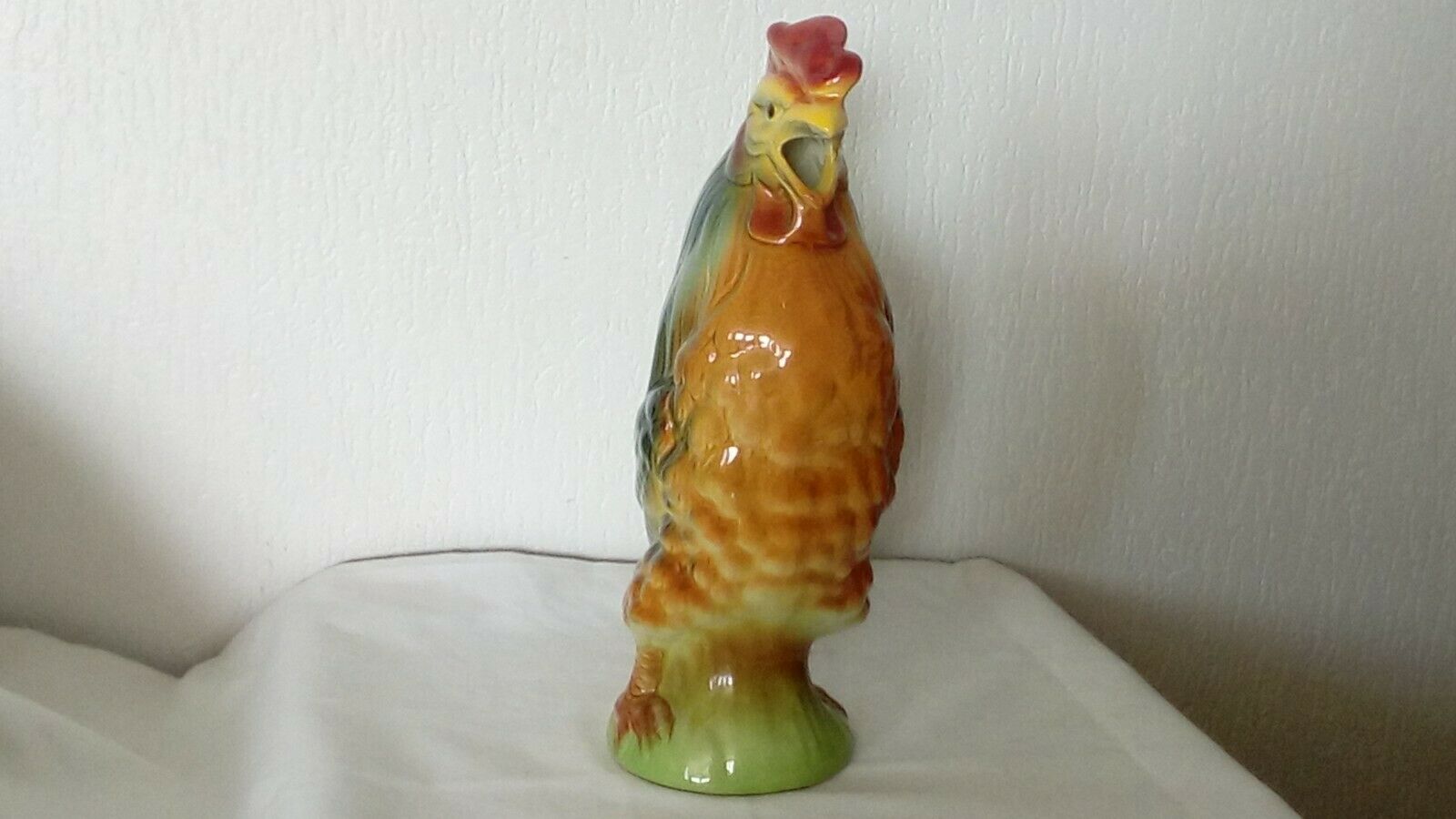 Pichet en barbotine le coq faience de st clement