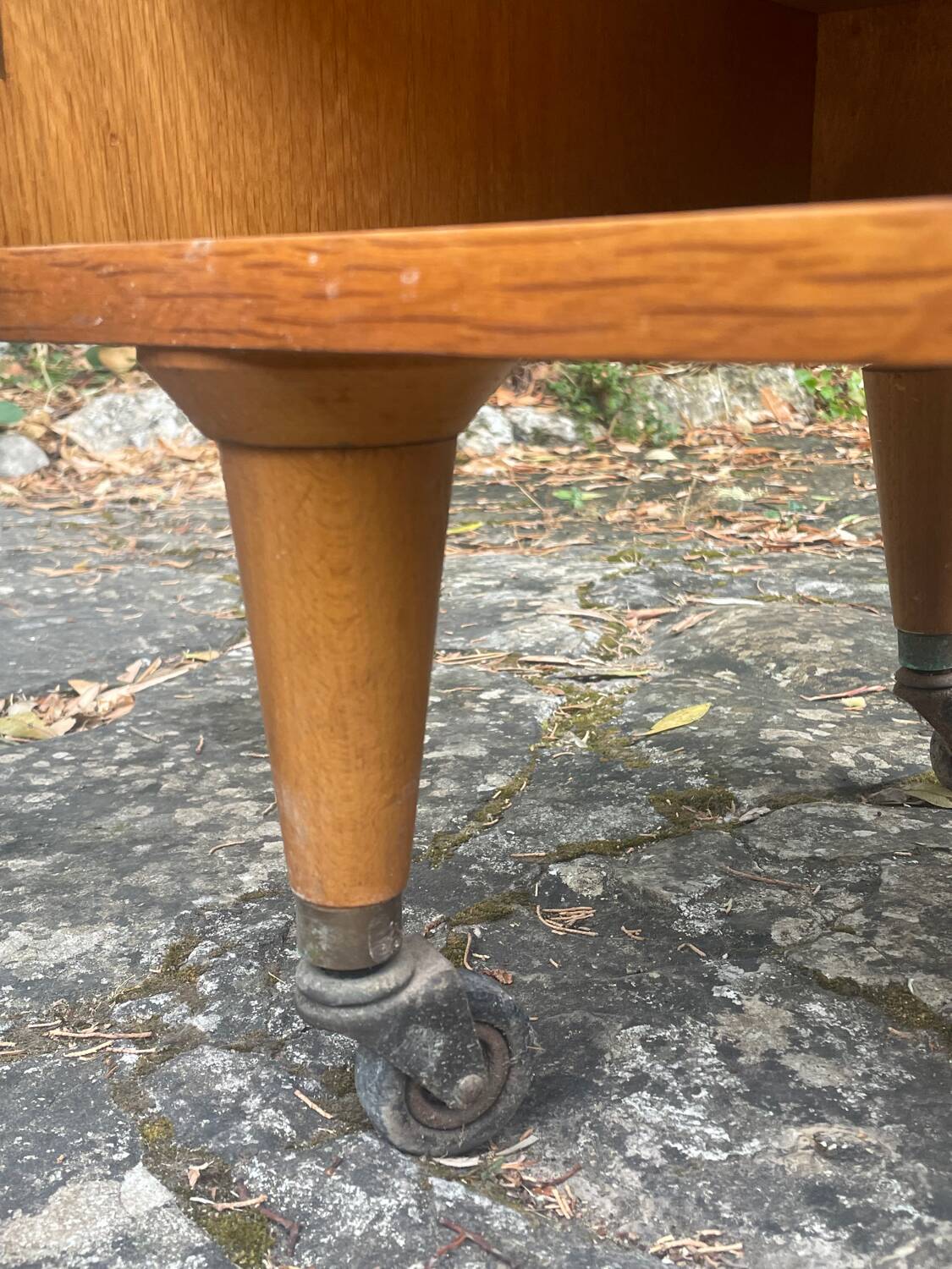 Side table on wheels