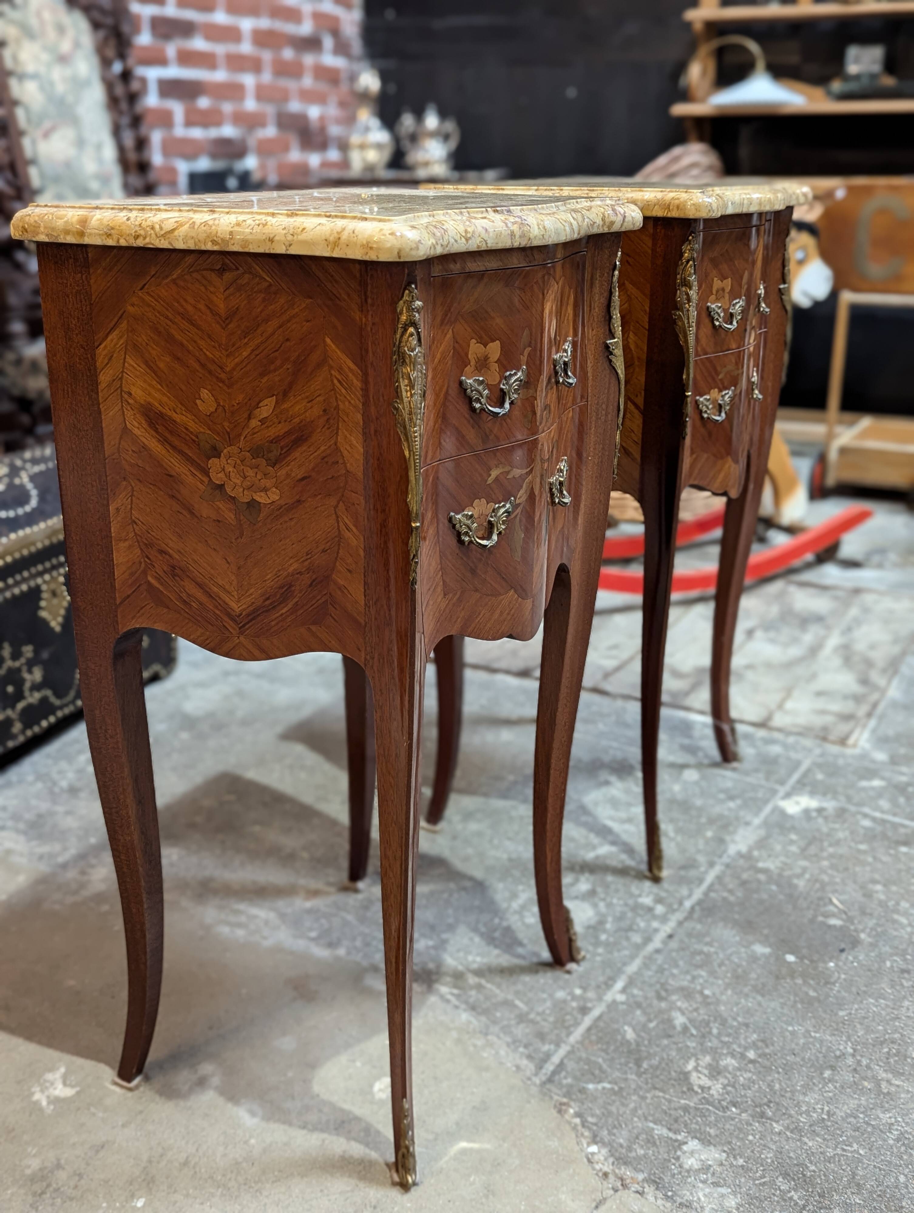 Paire chevets style louis XV