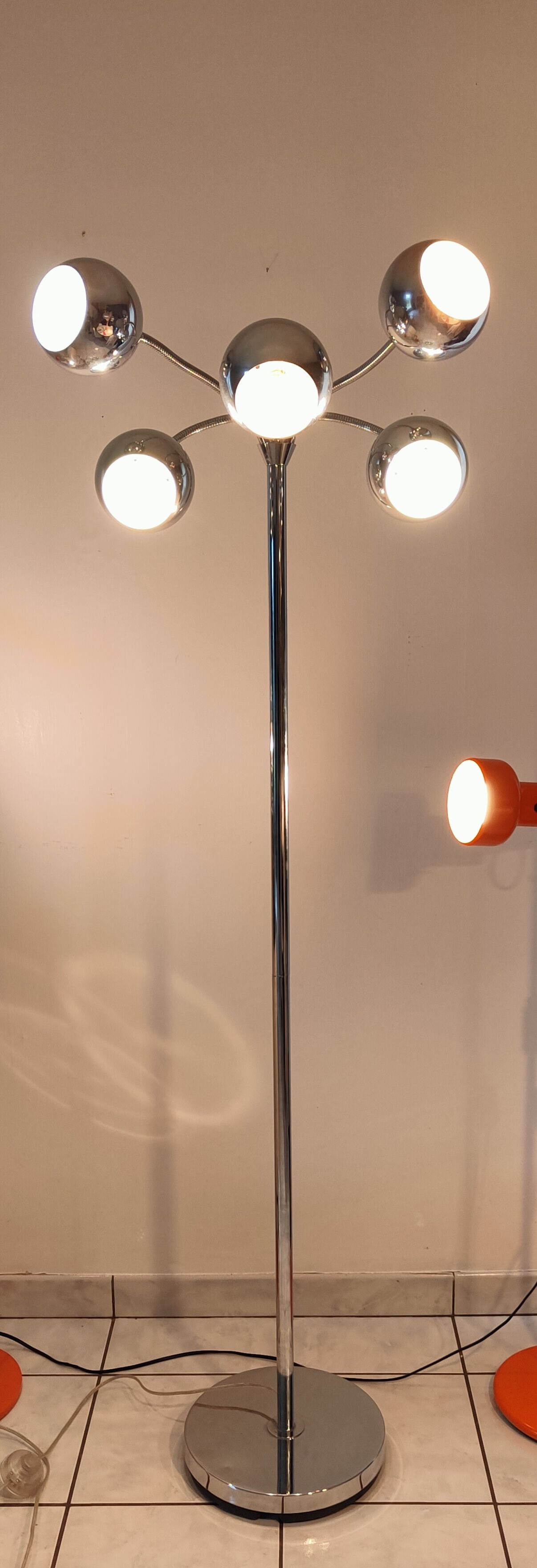 Articulated eyes ball floor lamp