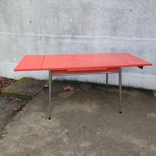Formica table with extensions