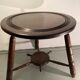Table basse moderniste en bois tourné, années 1950