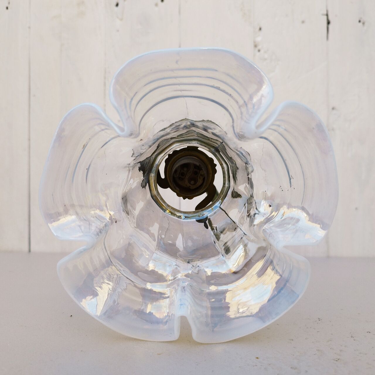 Opalescent tulip gooseneck wall lamp