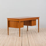 Danish Teak Model 130/1 Desk by Børge Mogensen for Søborg Møbelfabrik, freestanding 1950s