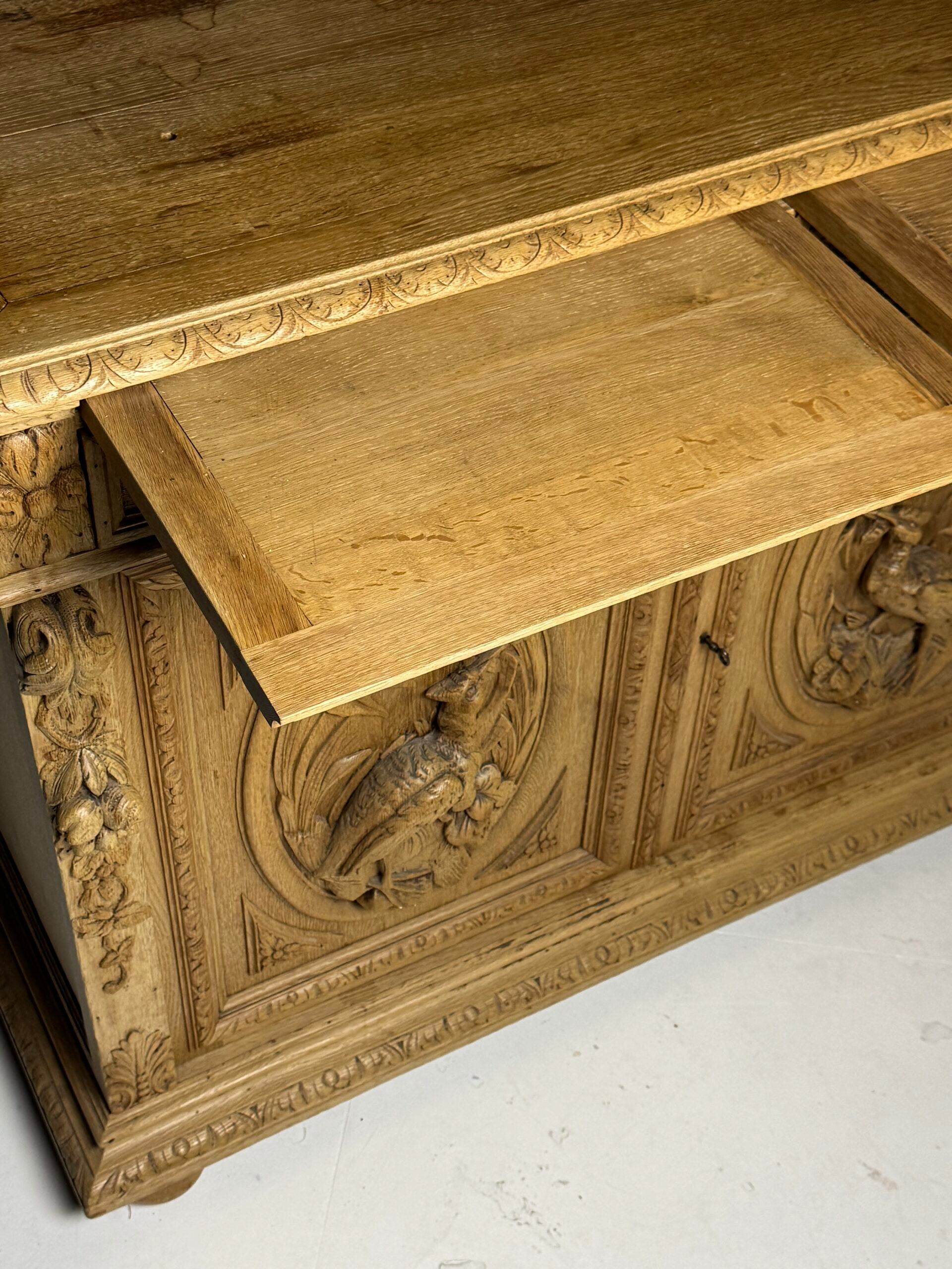 Buffet sculpté belge, 19e siècle