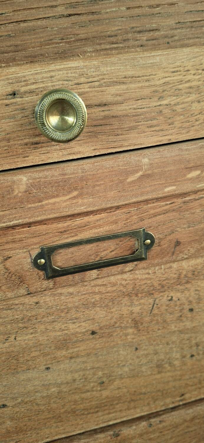 Trade cabinet with flaps