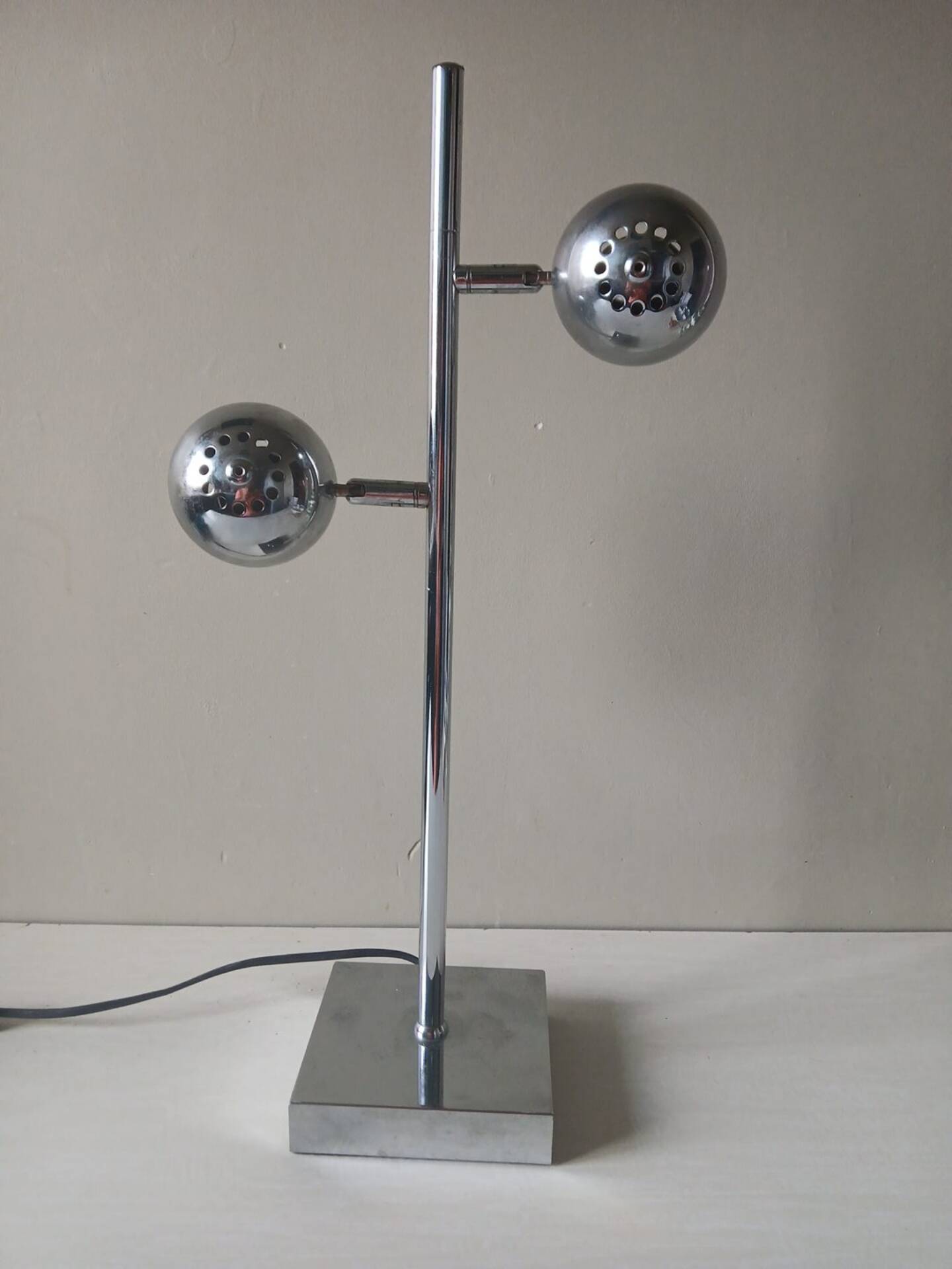 Lampe Space Age vintage Seylumière modèle Hary à 2 spots orientables chromés