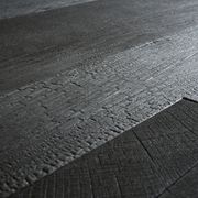 Table basse chêne massif finition bois brûlé — shou-sugi-ban