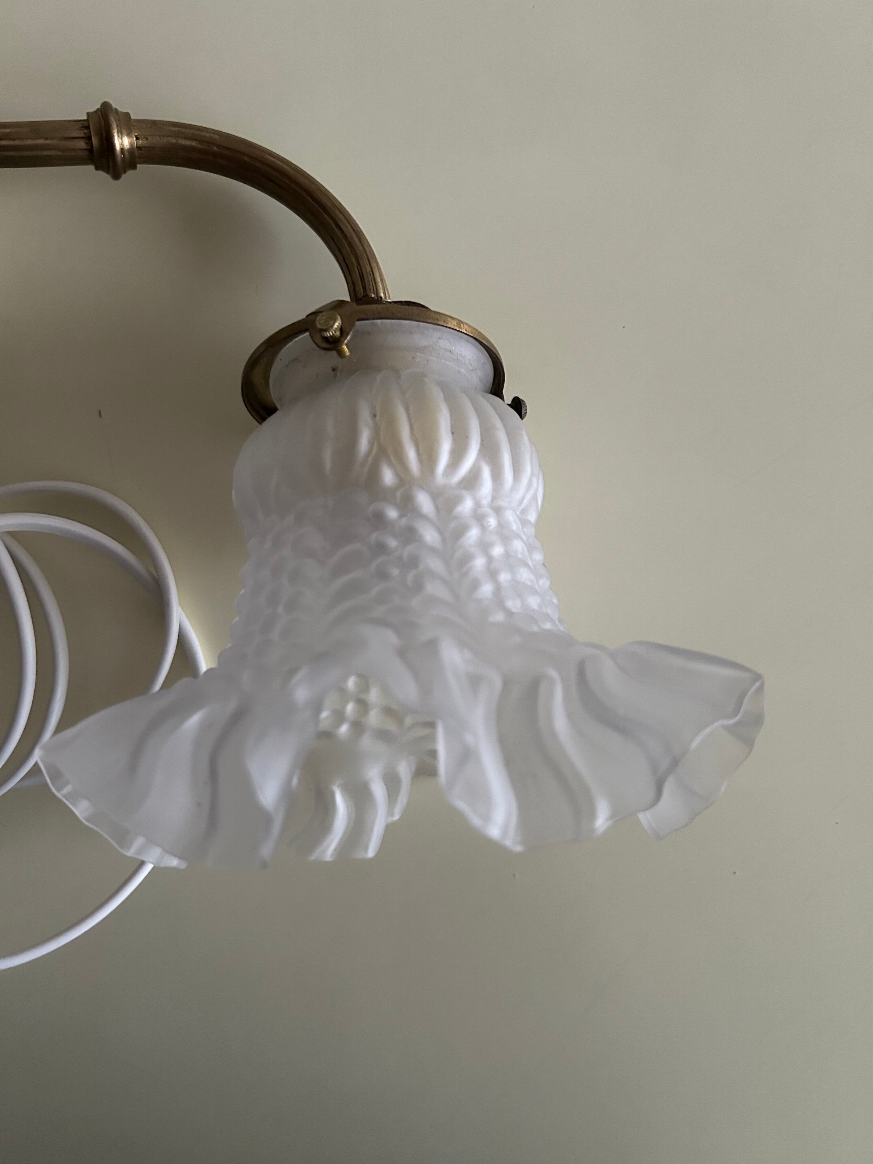 Antique gilded bronze wall lamp with frosted glass tulip