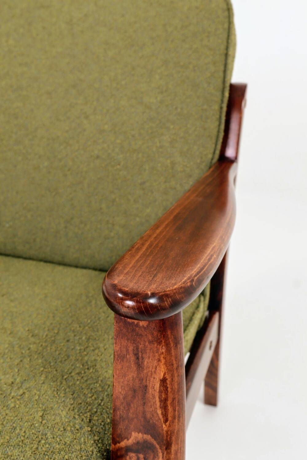 Fauteuil rétro en tissu boucle vert, forme ergonomique