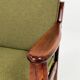 Fauteuil rétro en tissu boucle vert, forme ergonomique