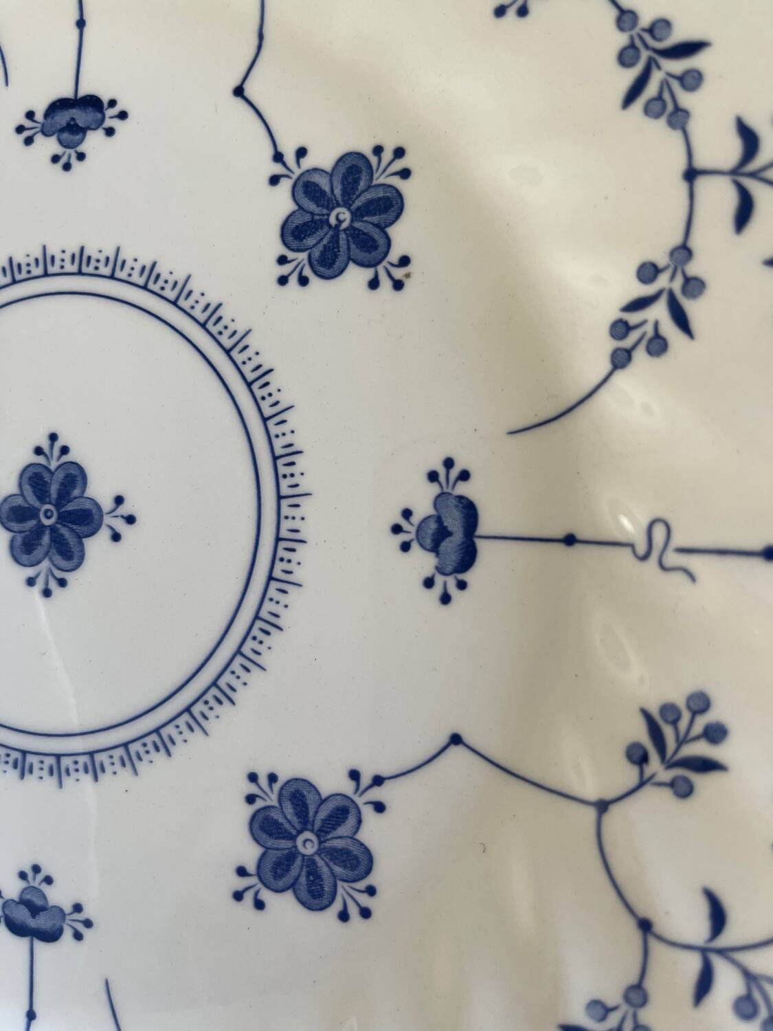 8 English dinner plates