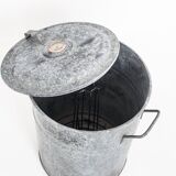 Seau à conserves vintage en zinc. Utilisable comme corbeille à papier. 40s