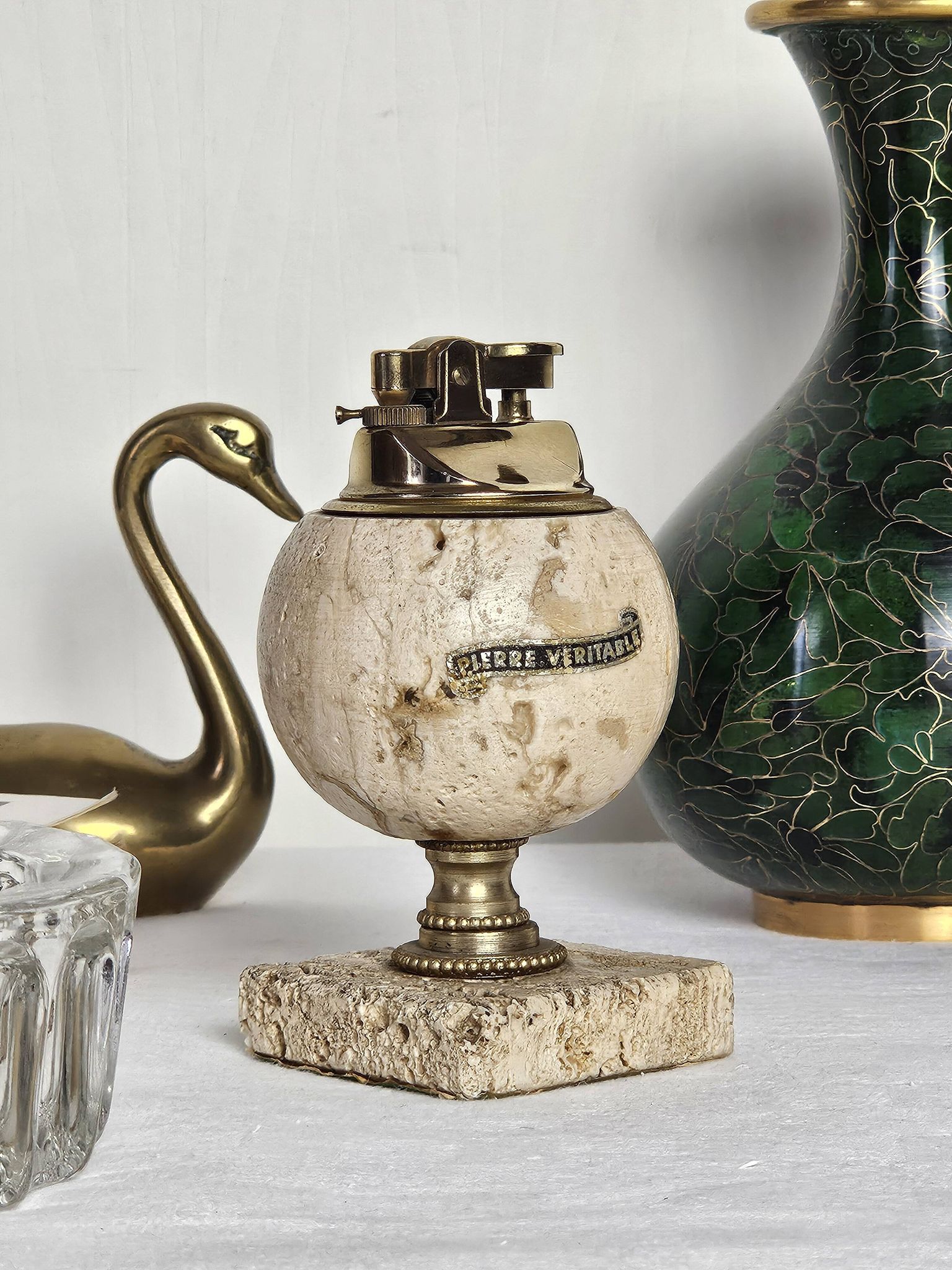Briquet de table sphérique en travertin véritable – Italie, circa 1970
