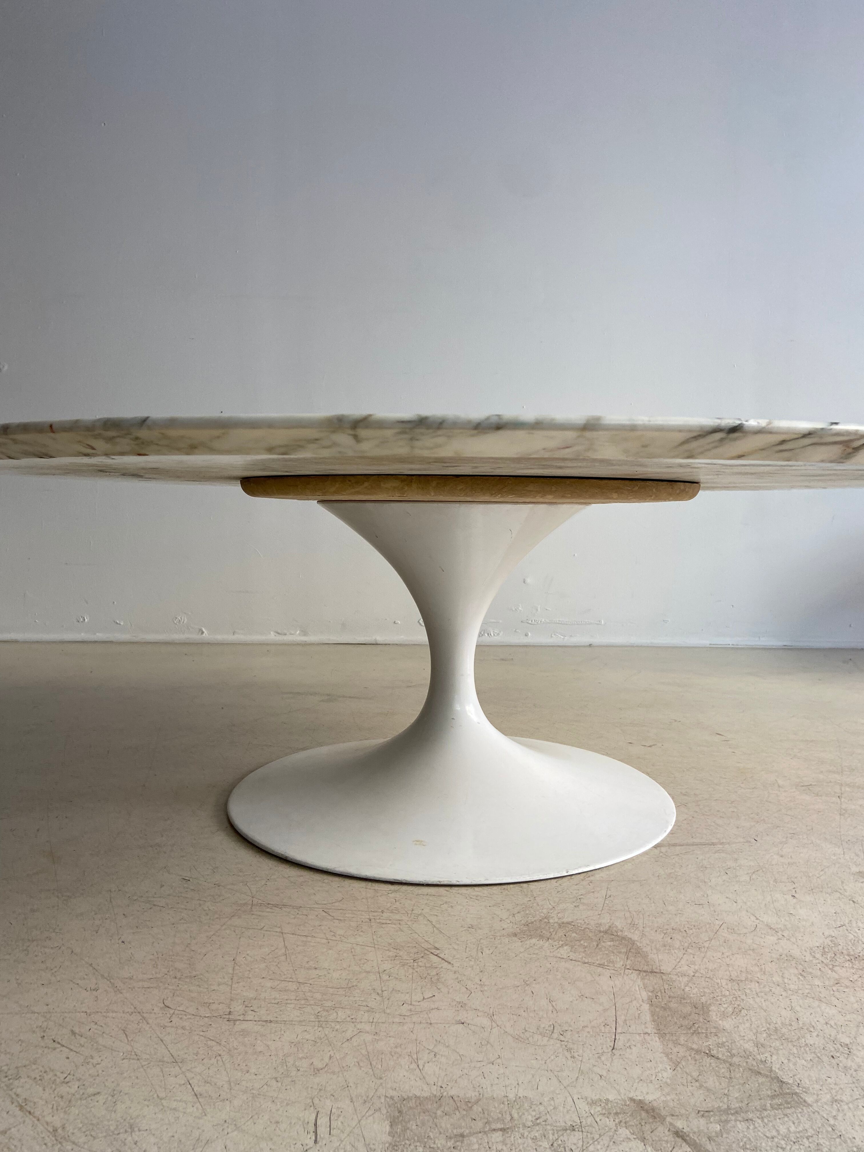 Large marble coffee table by Eero Saarinen for knoll