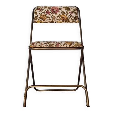 Vintage Lafuma folding chair model "Chantazur" with floral pattern.