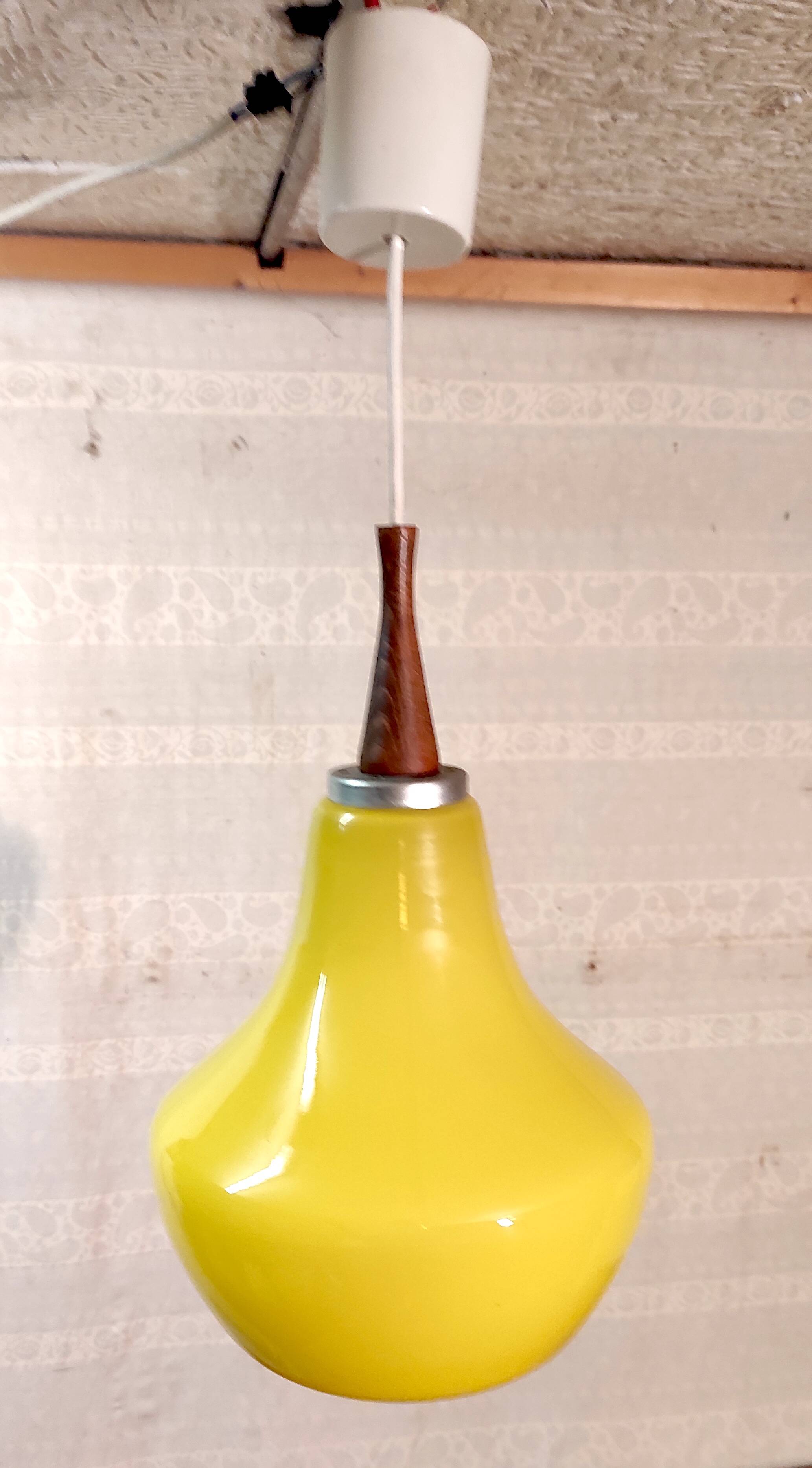 Scandinavian style suspension in green/yellow opaline - 1970s