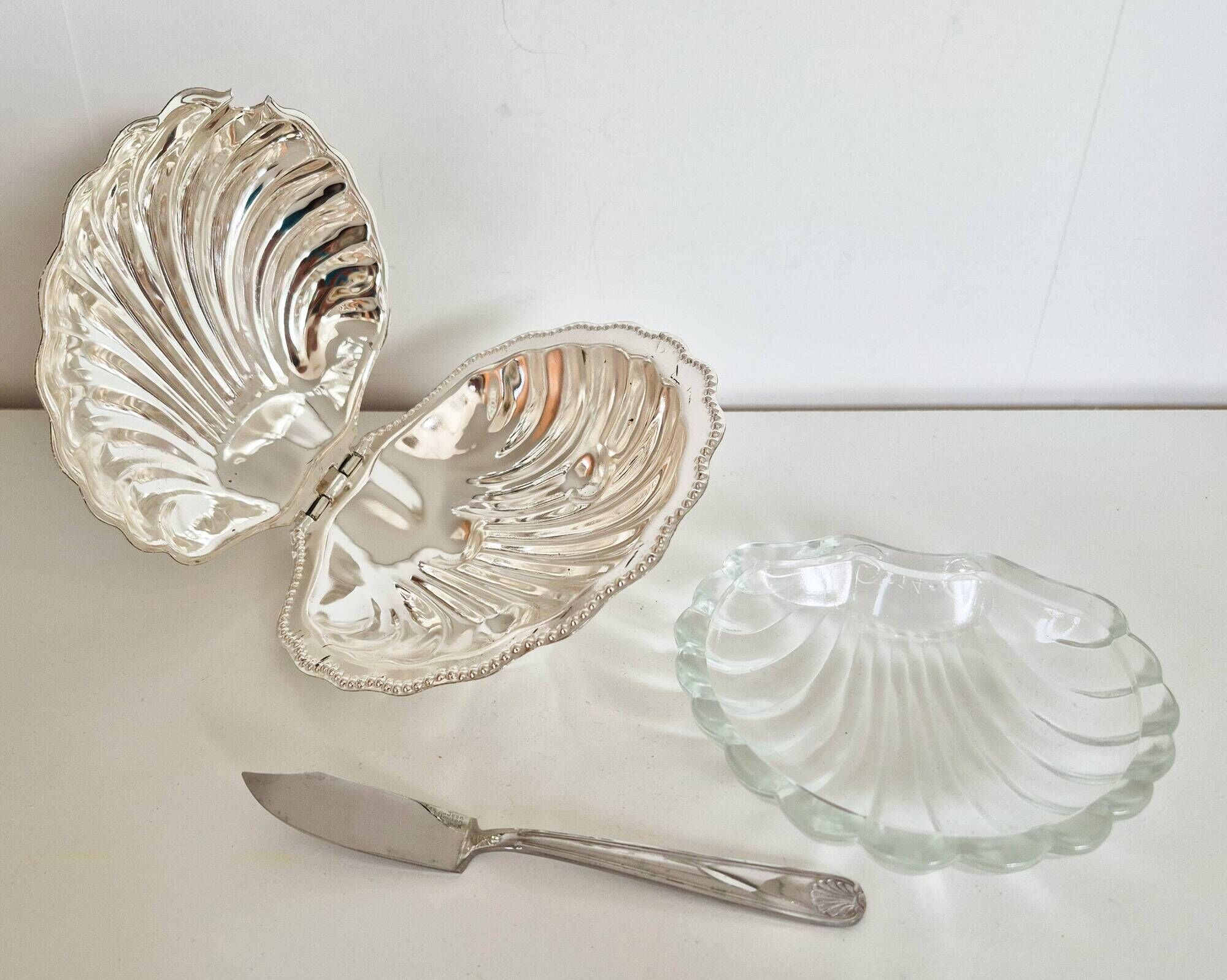 Silver-plated scallop shell butter dish