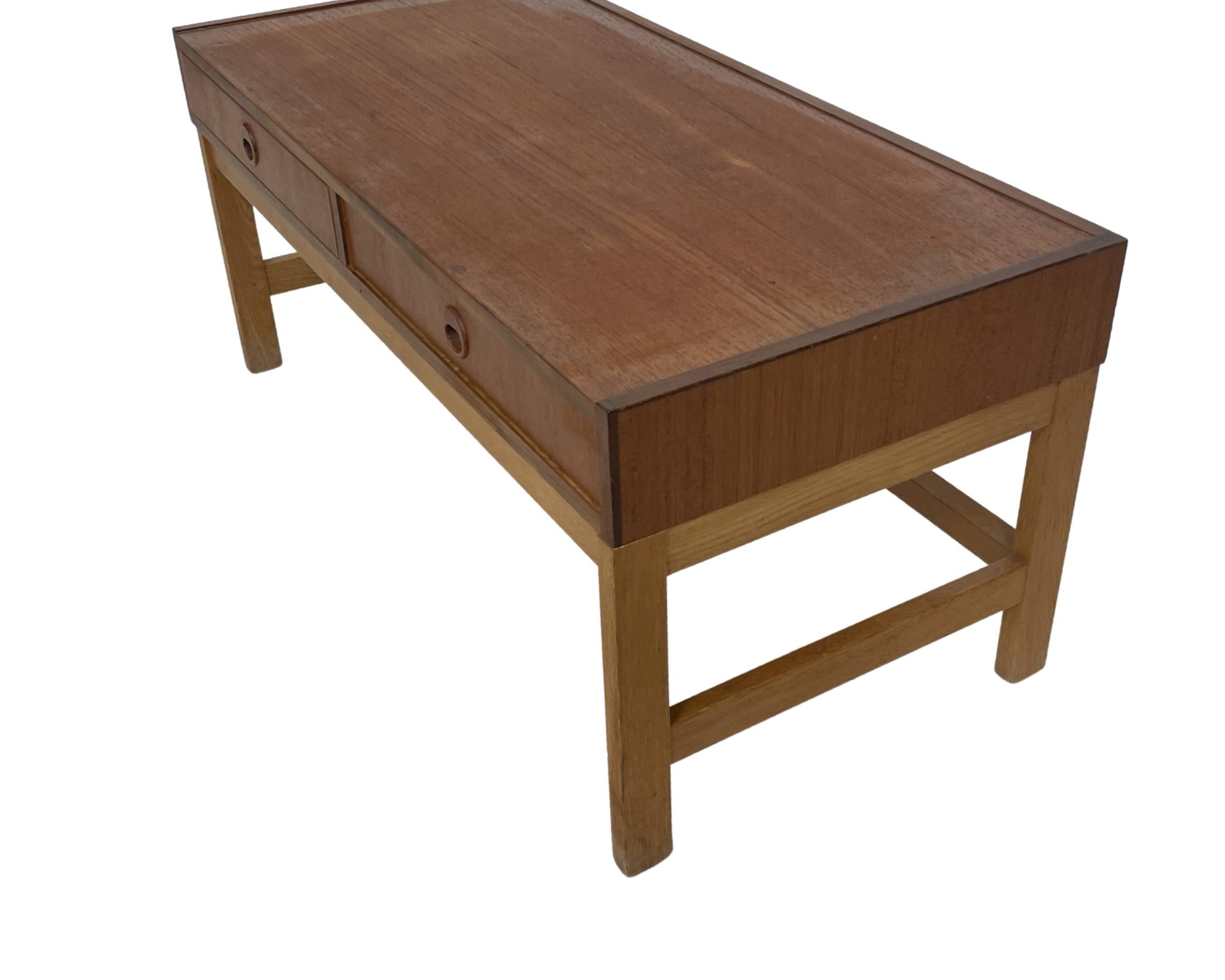 Meuble bas vintage danois modèle 1960, placage de teck
