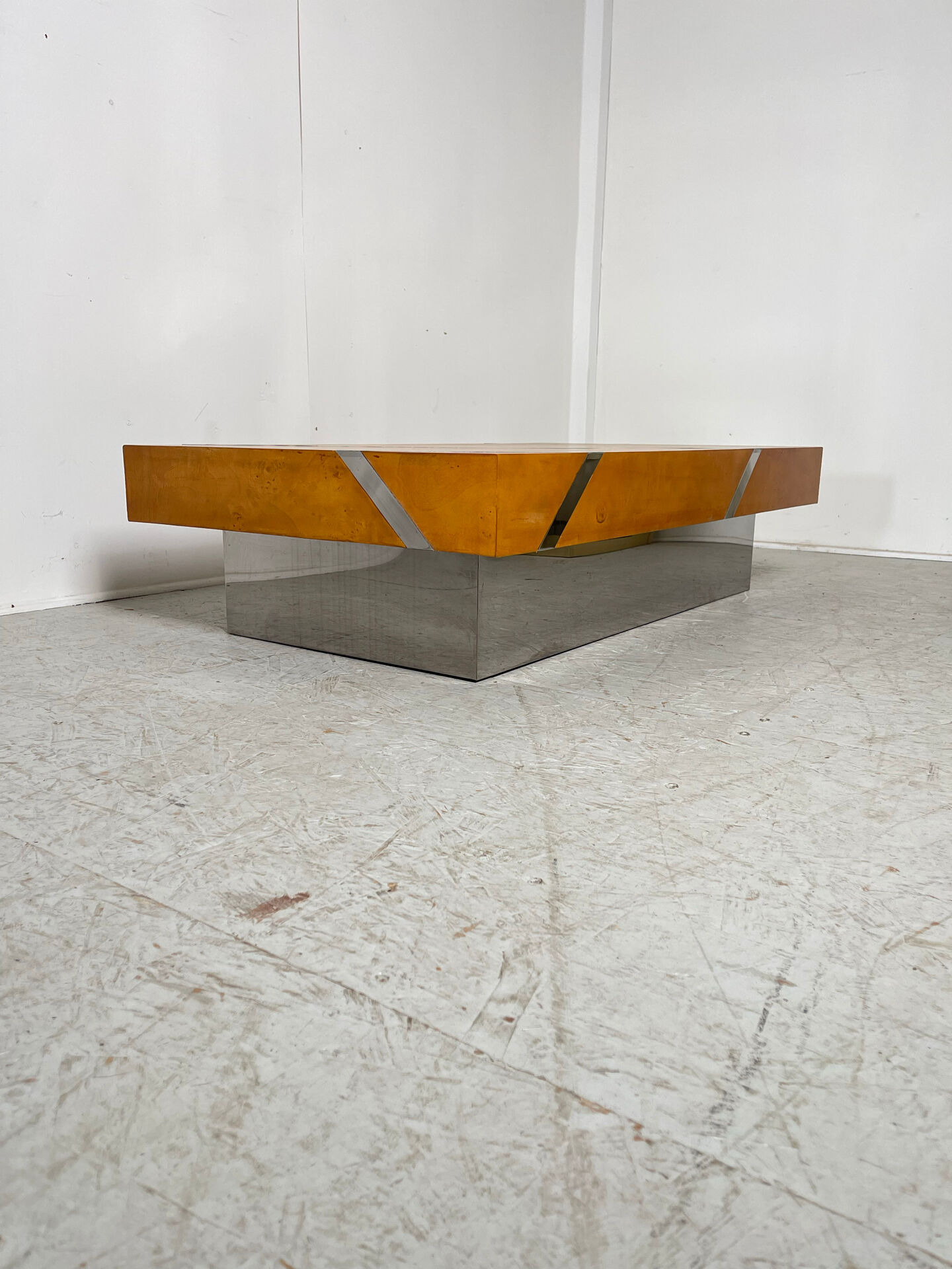 Table basse en loupe D’orme 1970