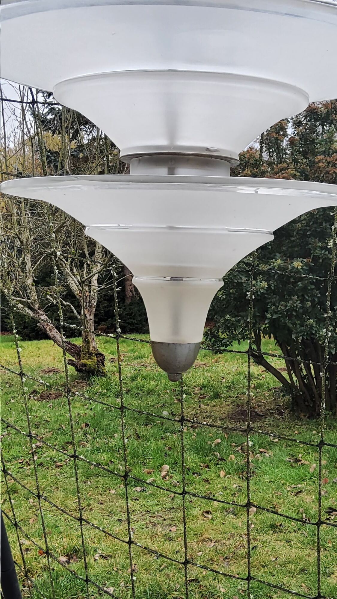 Art Deco chandelier in bronze and silvered brass double sink in opalescent glass