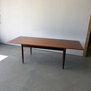 Table à manger rectangulaire à rallonges design scandinave en teck