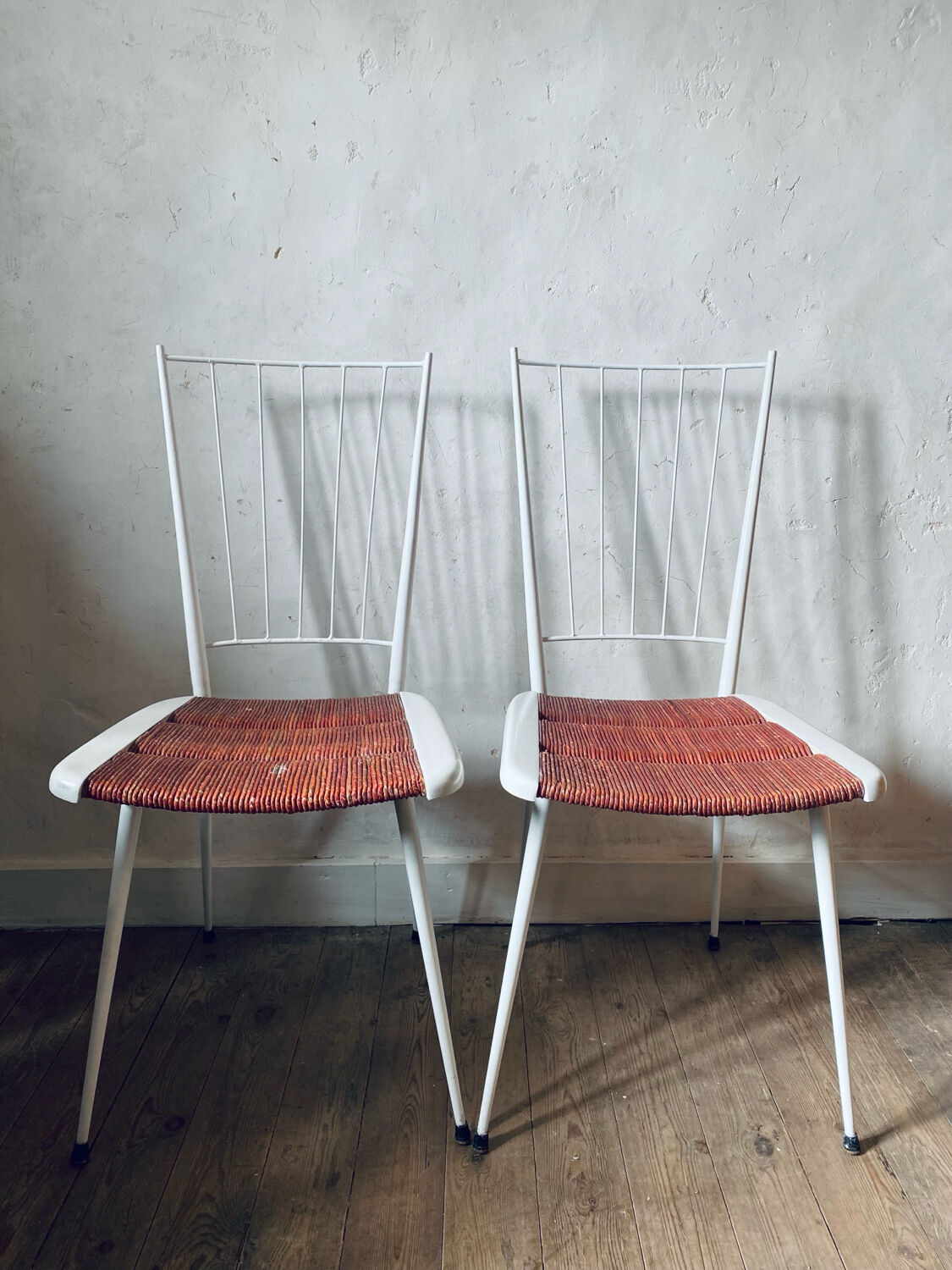 Deux chaises métal et paille