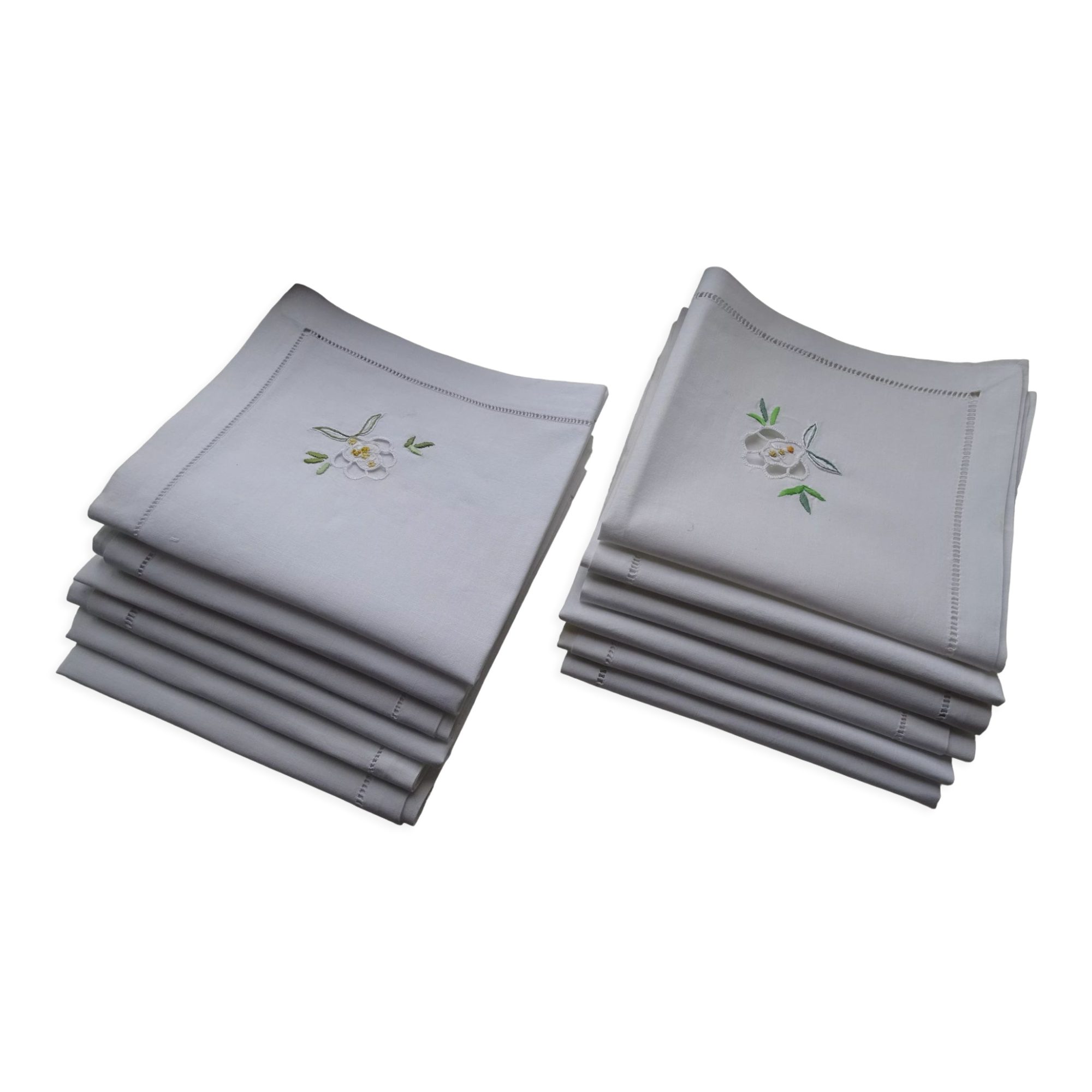 12 napkins with flower embroidery 42 x 38 in linen