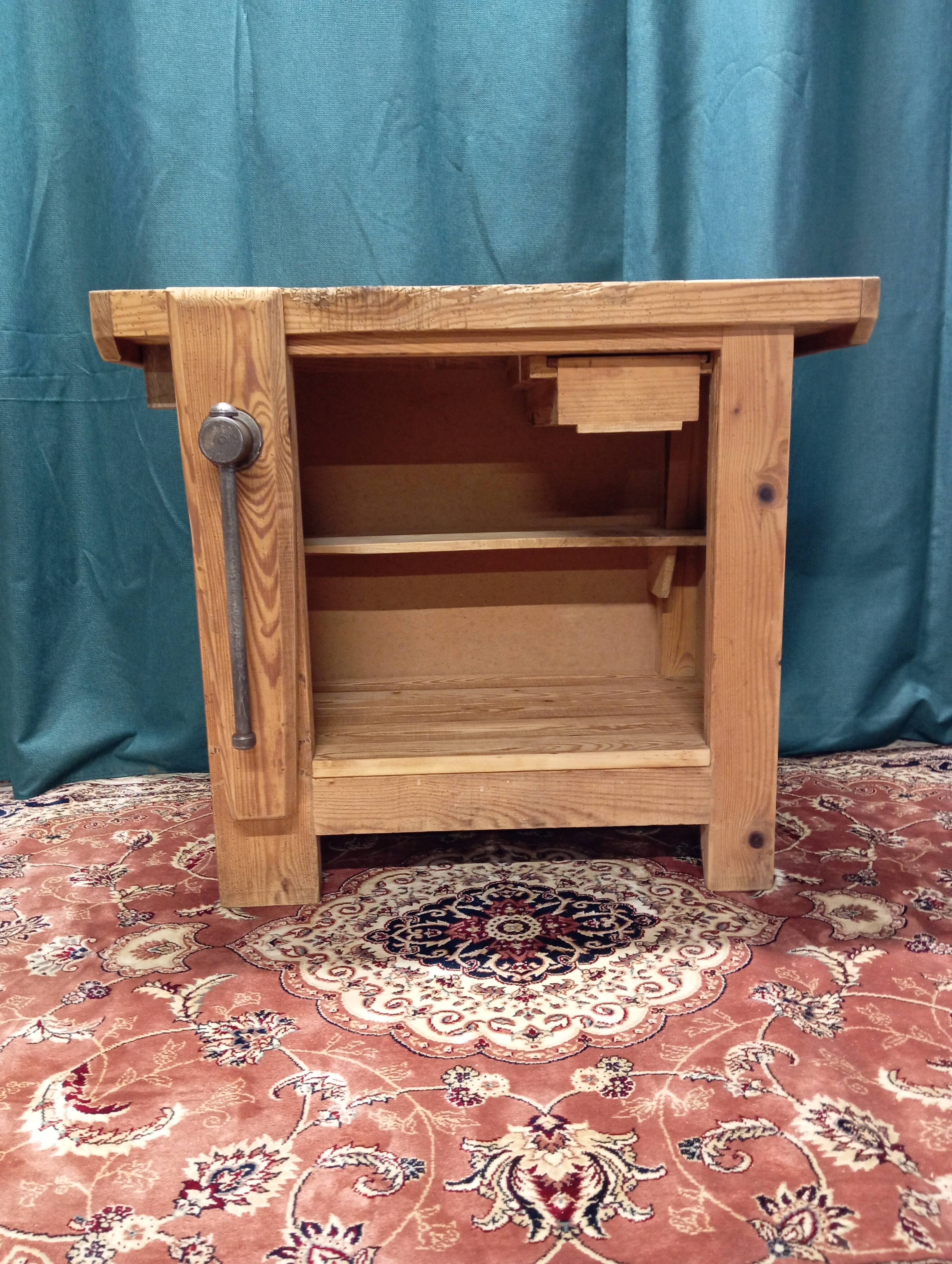 Carpenter's workbench - bathroom furniture