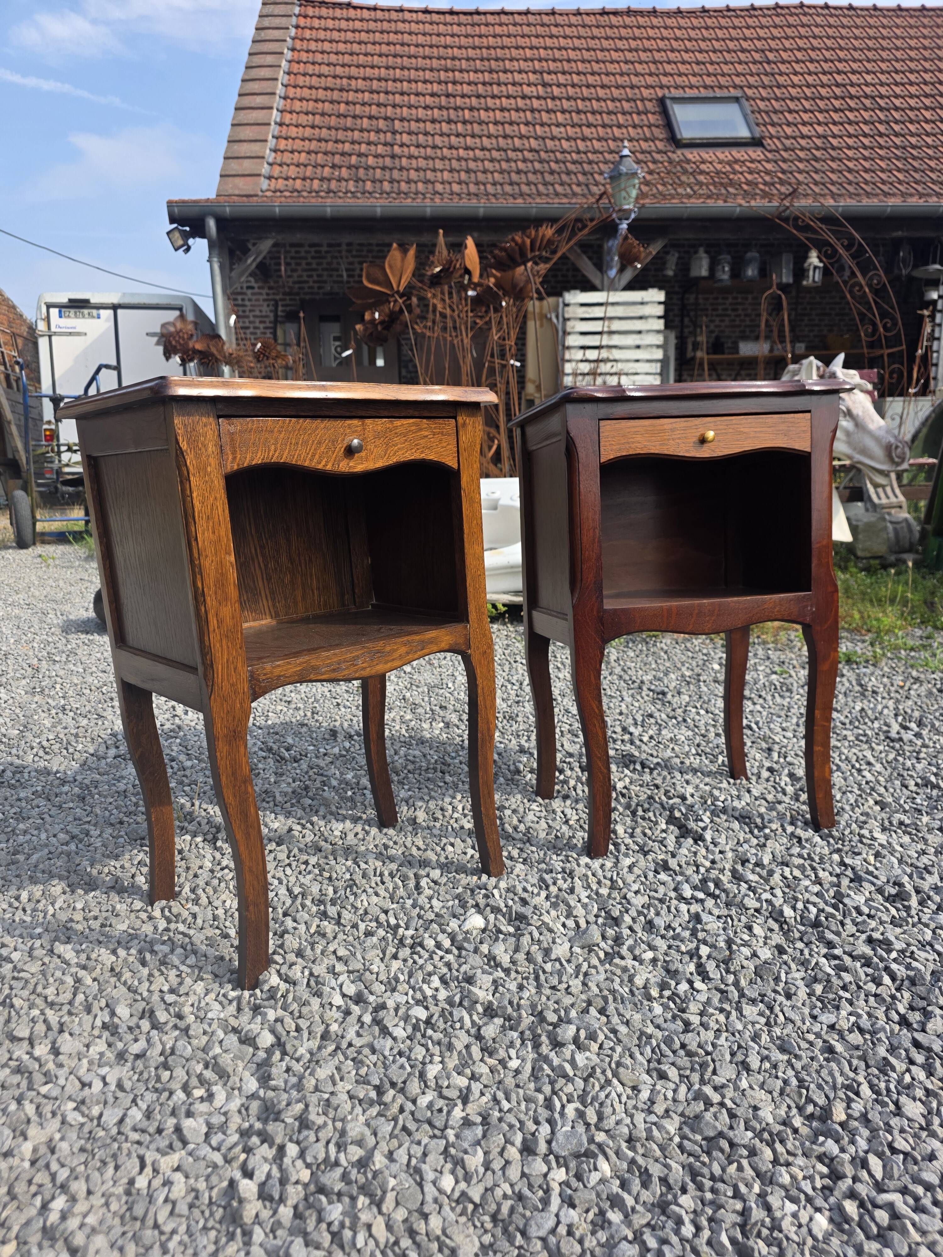 Paire de table de chevet style Louis XV en chêne