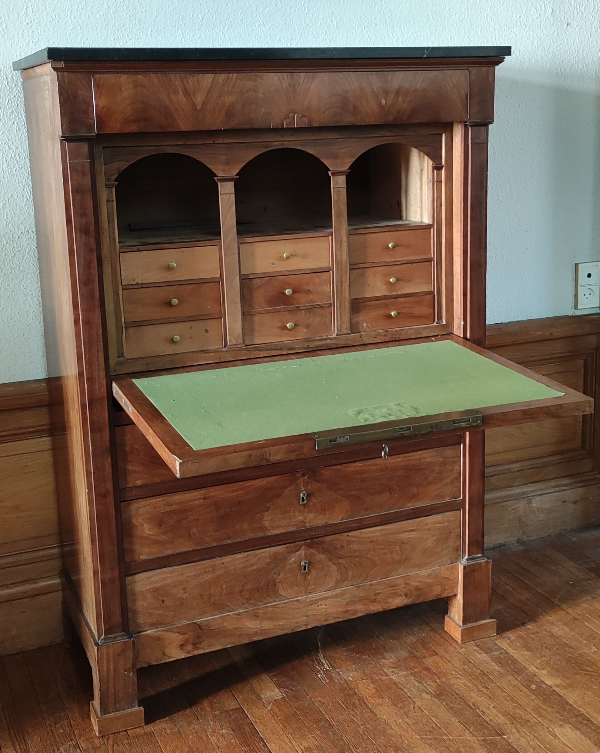 Former mahogany secretary