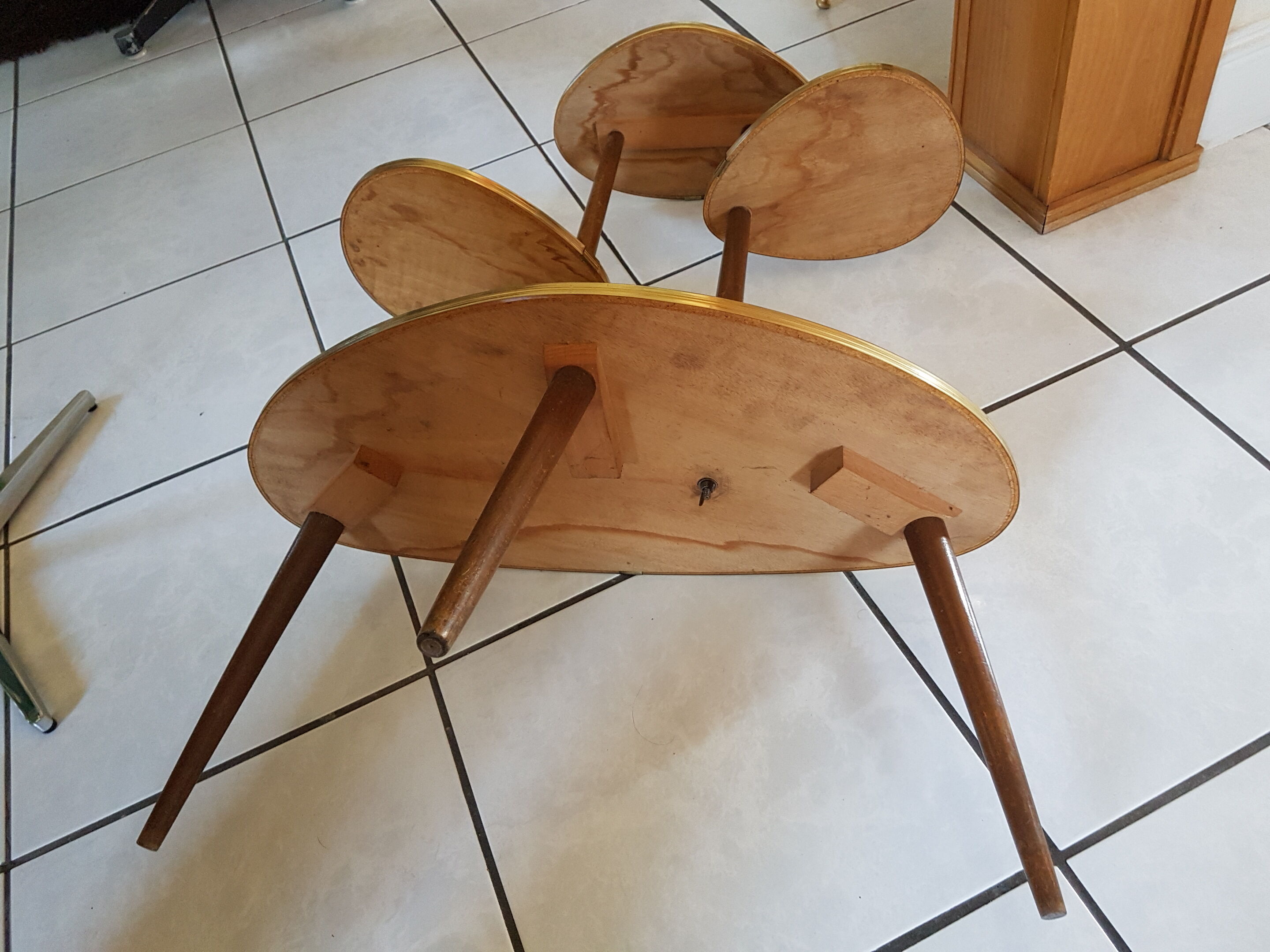 Saddle of tripod plants in formica of the years 50/60