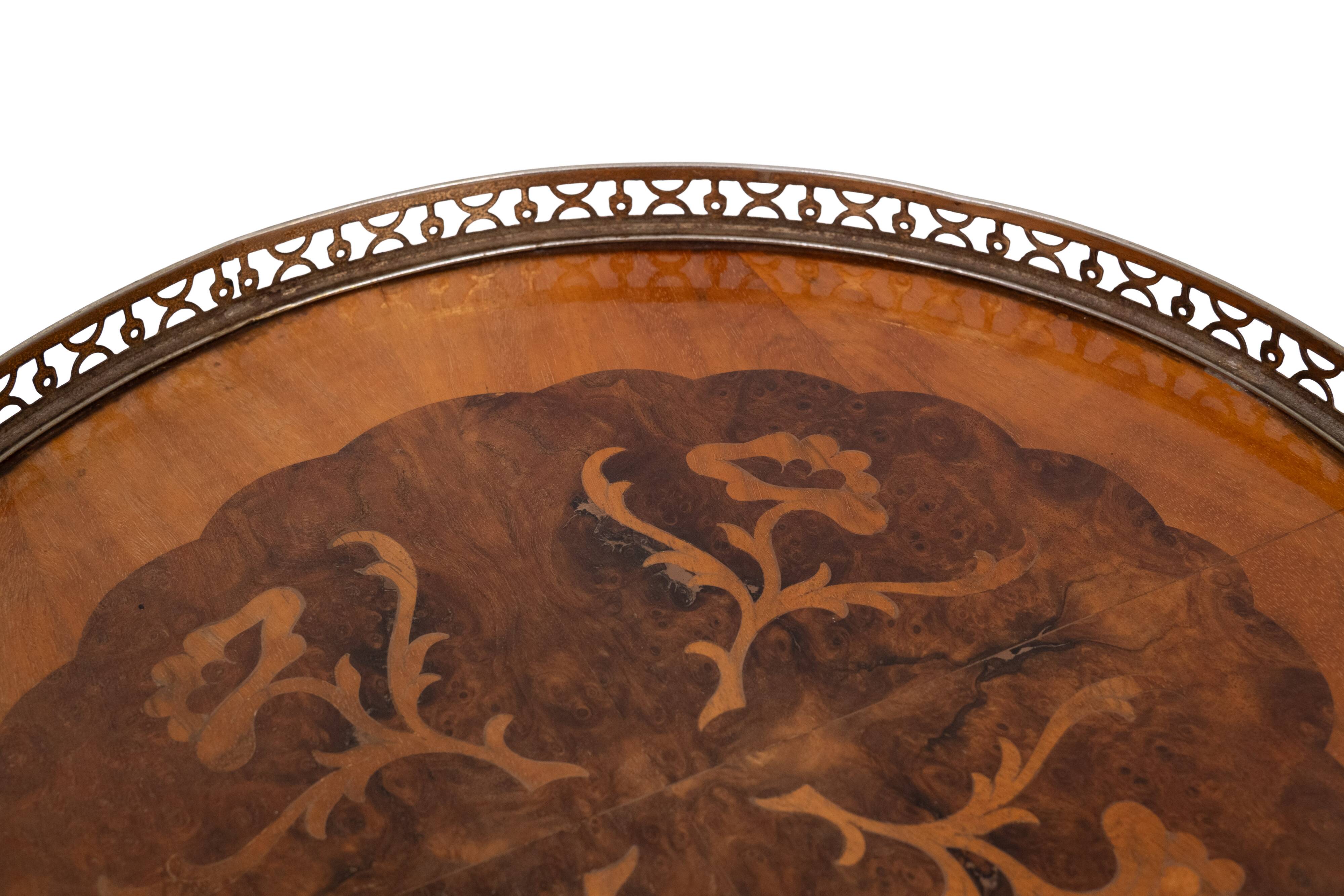 Table d'appoint en bois marqueté italien des années 1950, style mid-century modern.