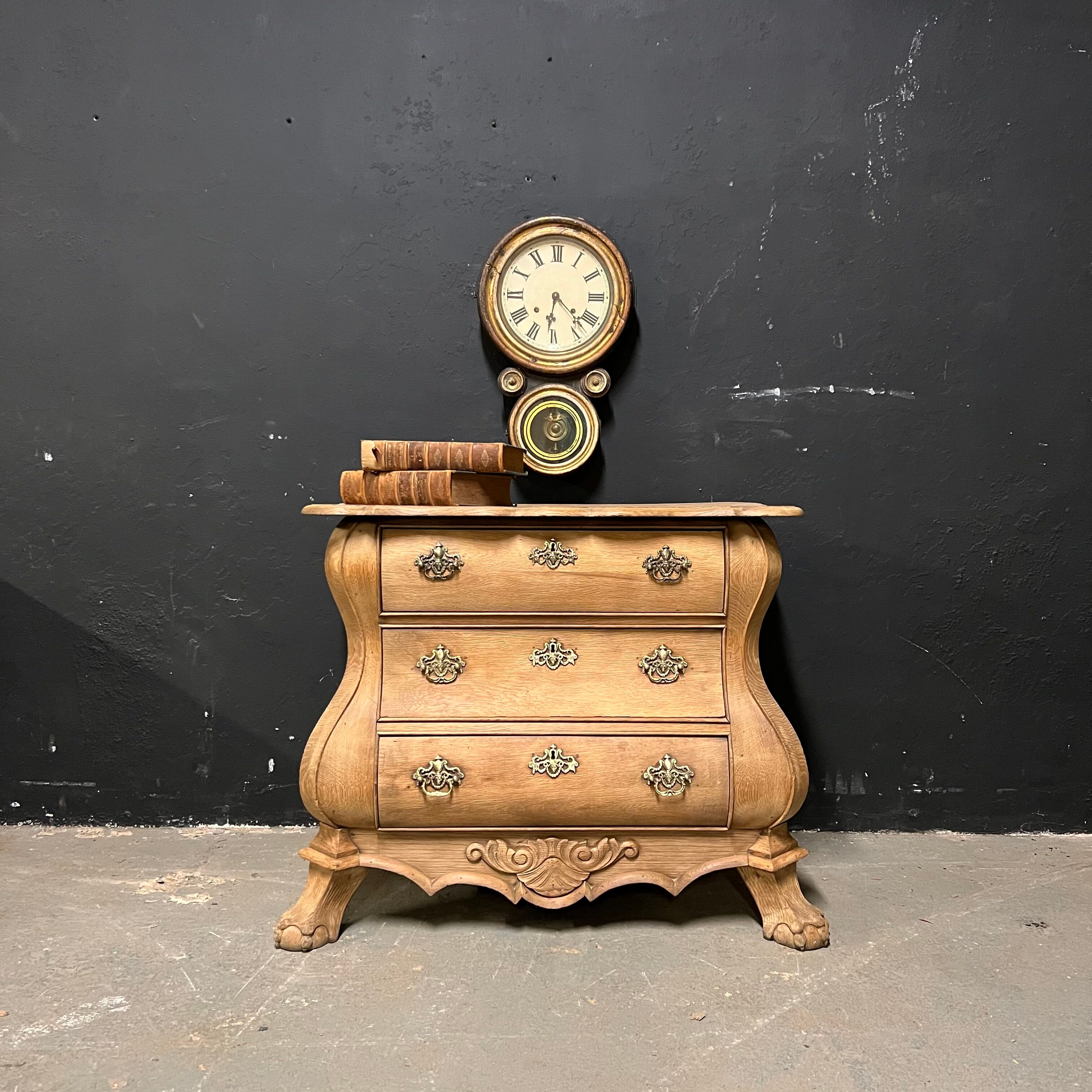 Dutch chest of drawers XIX th in raw oak
