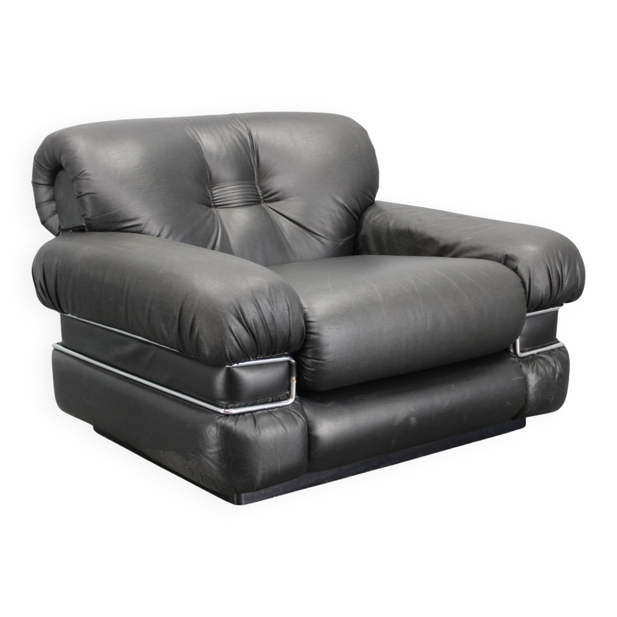 Fauteuil Pompon italien des années 1970 en similicuir noir, signé Ceriotti