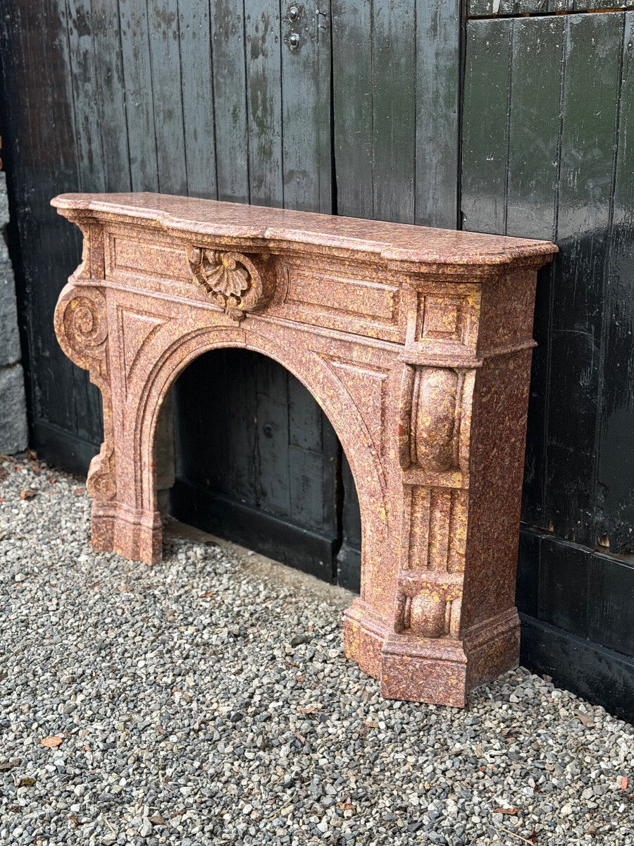 Impressive Napoleon III fireplace in violet brocatelle marble from Spain, circa 1880.
