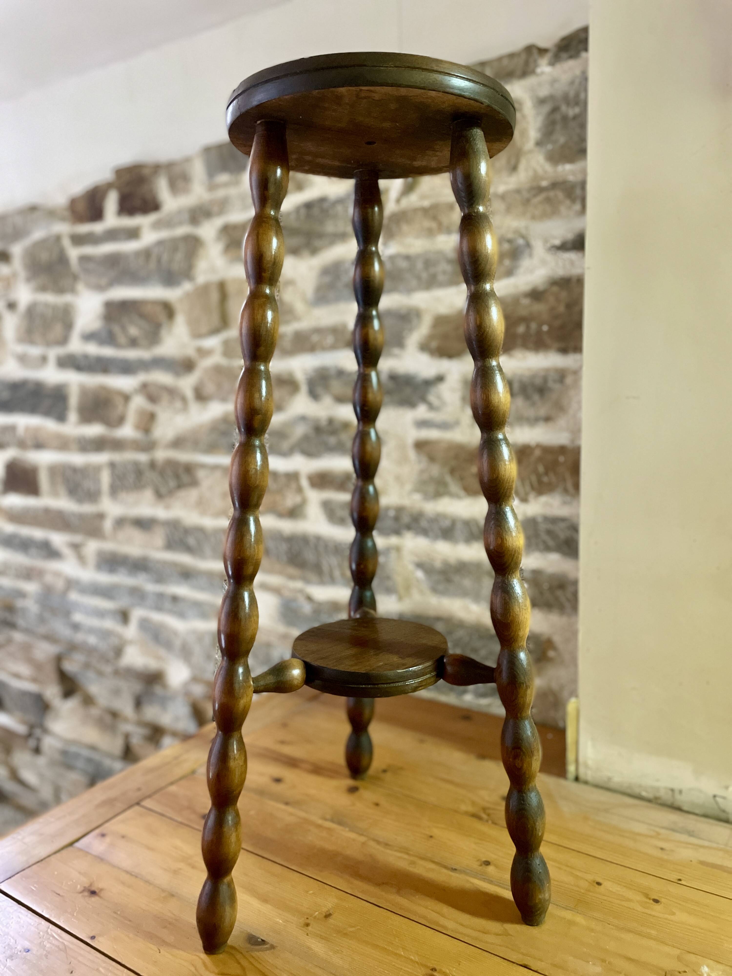High stool in beaded wood - spool legs