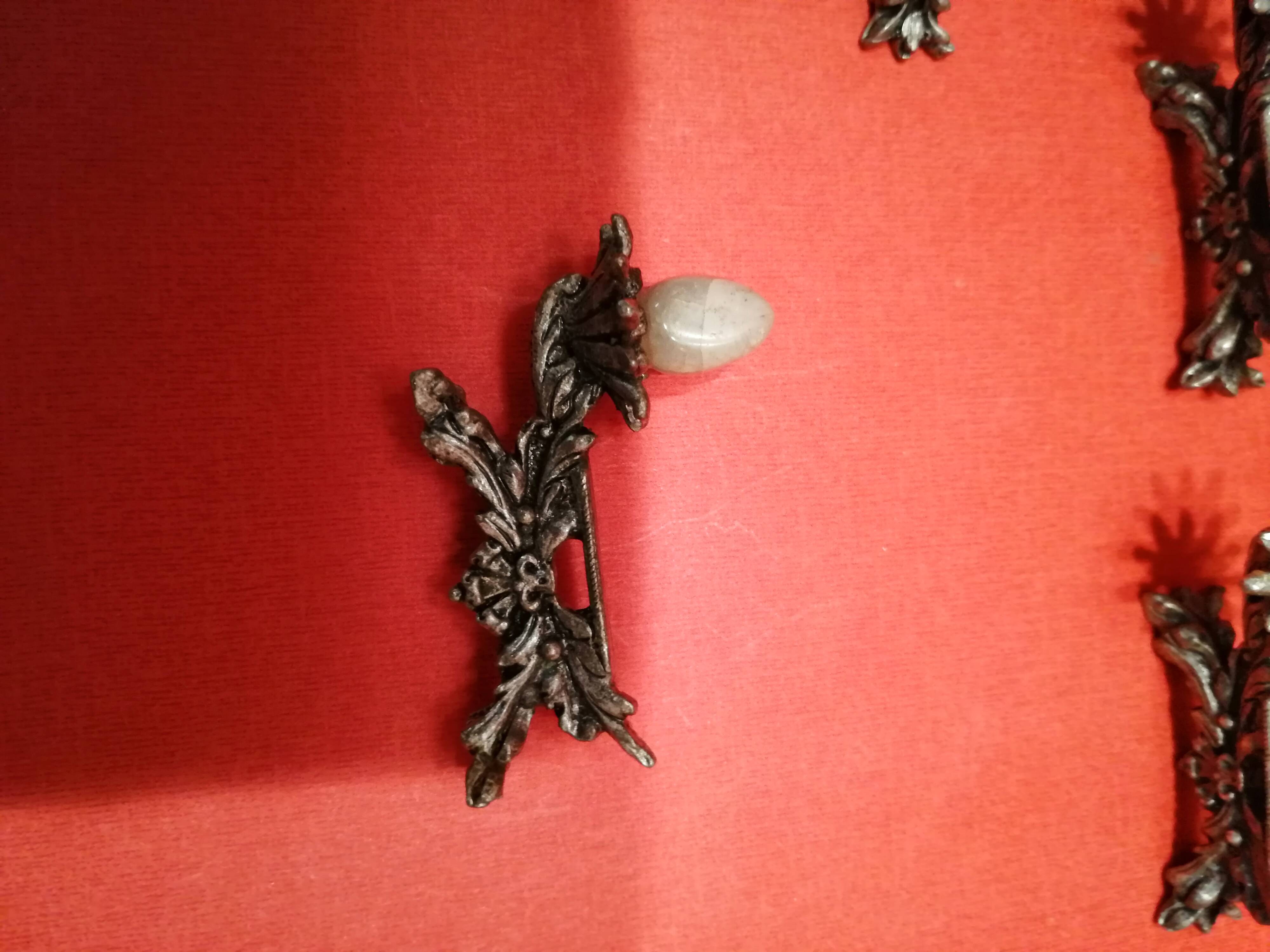 Set of 8 metal knife doors decorated with a stone