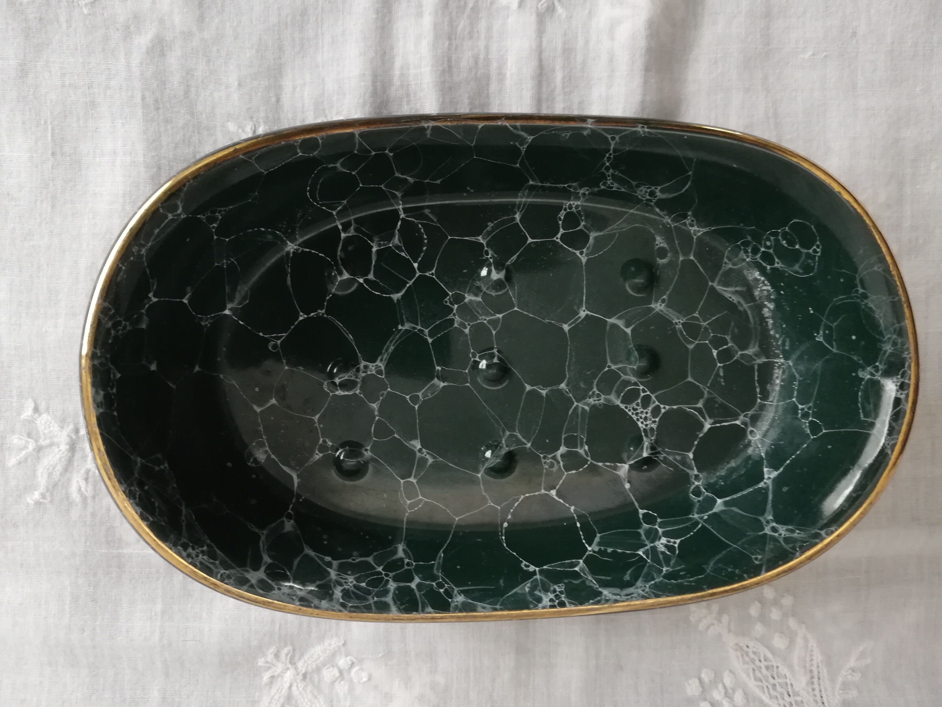 Marbled ceramic soap holder