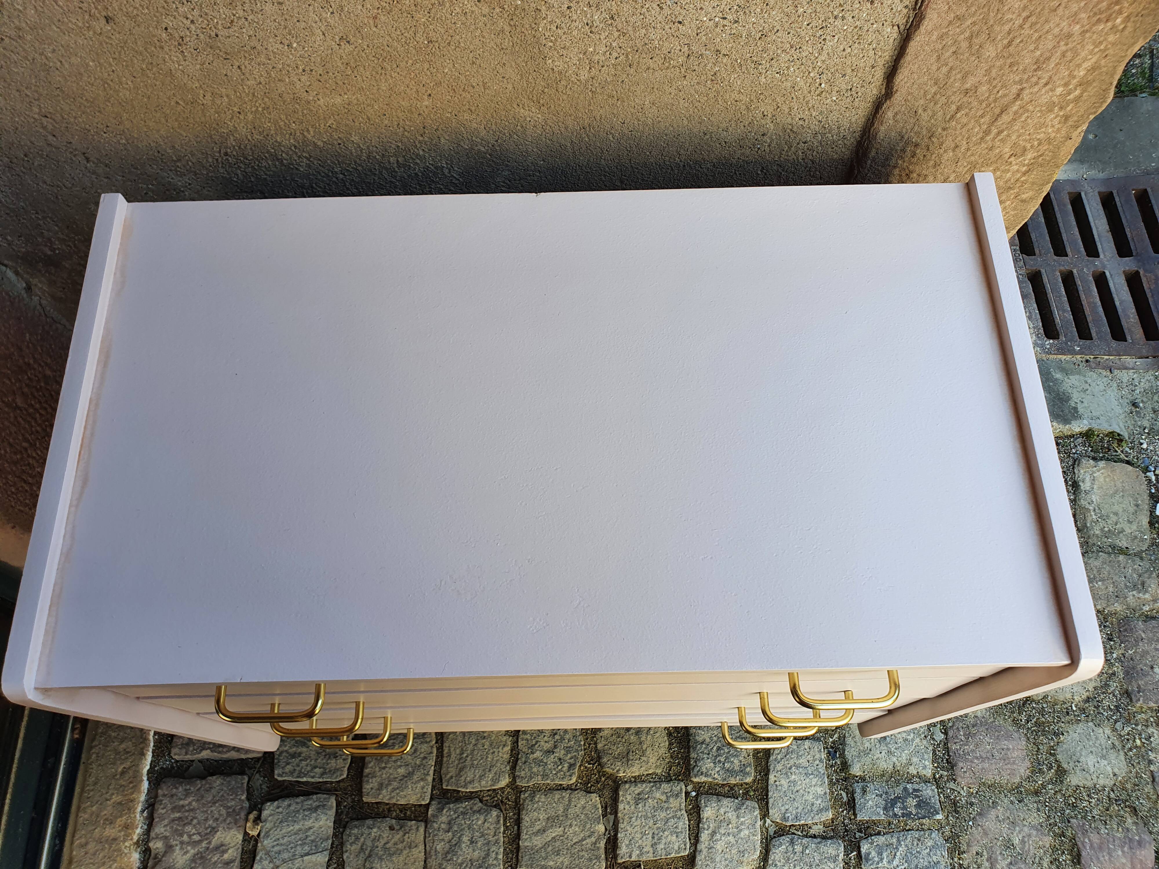 Pink Scandinavian chest of drawers