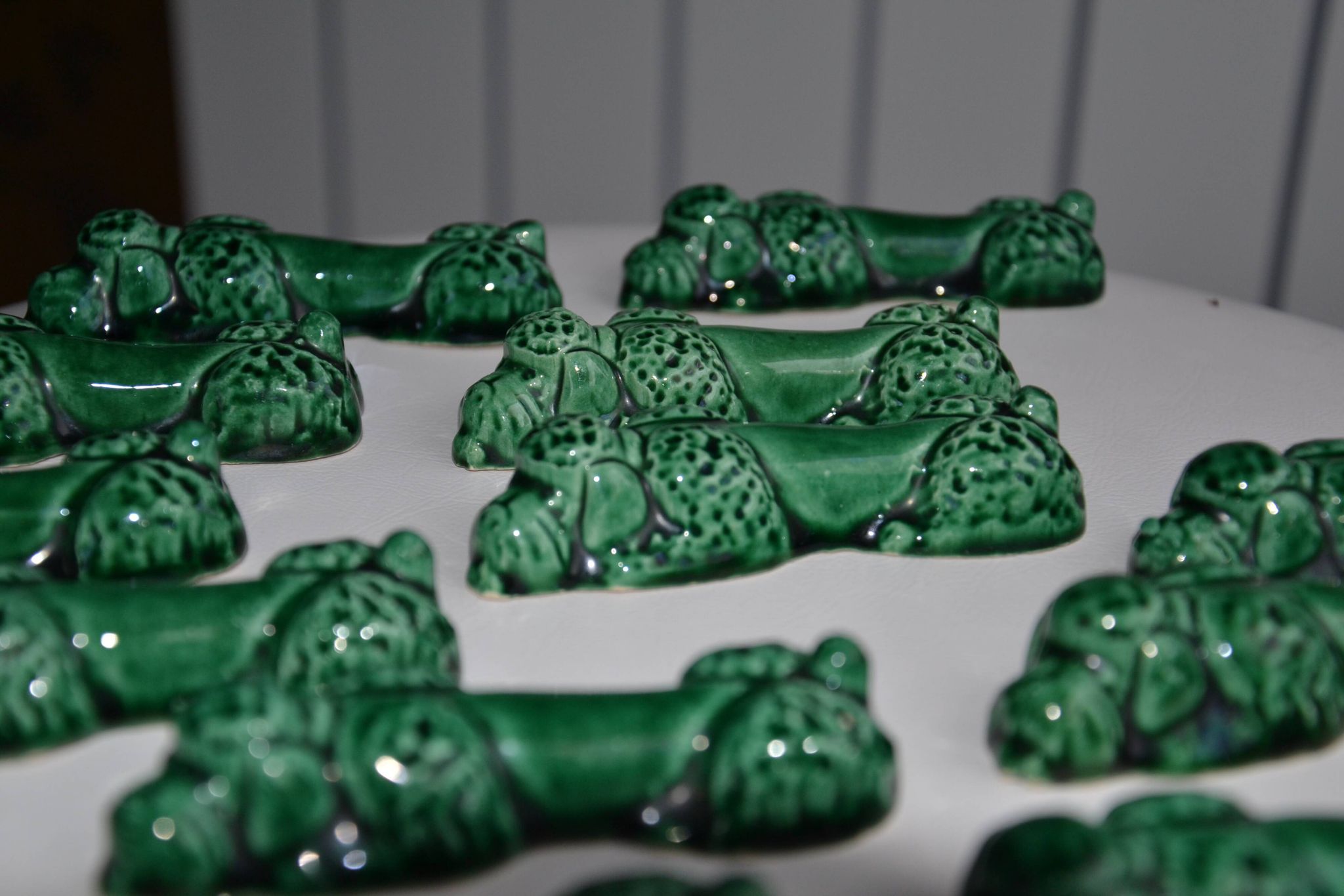 12 green earthenware knife rests
