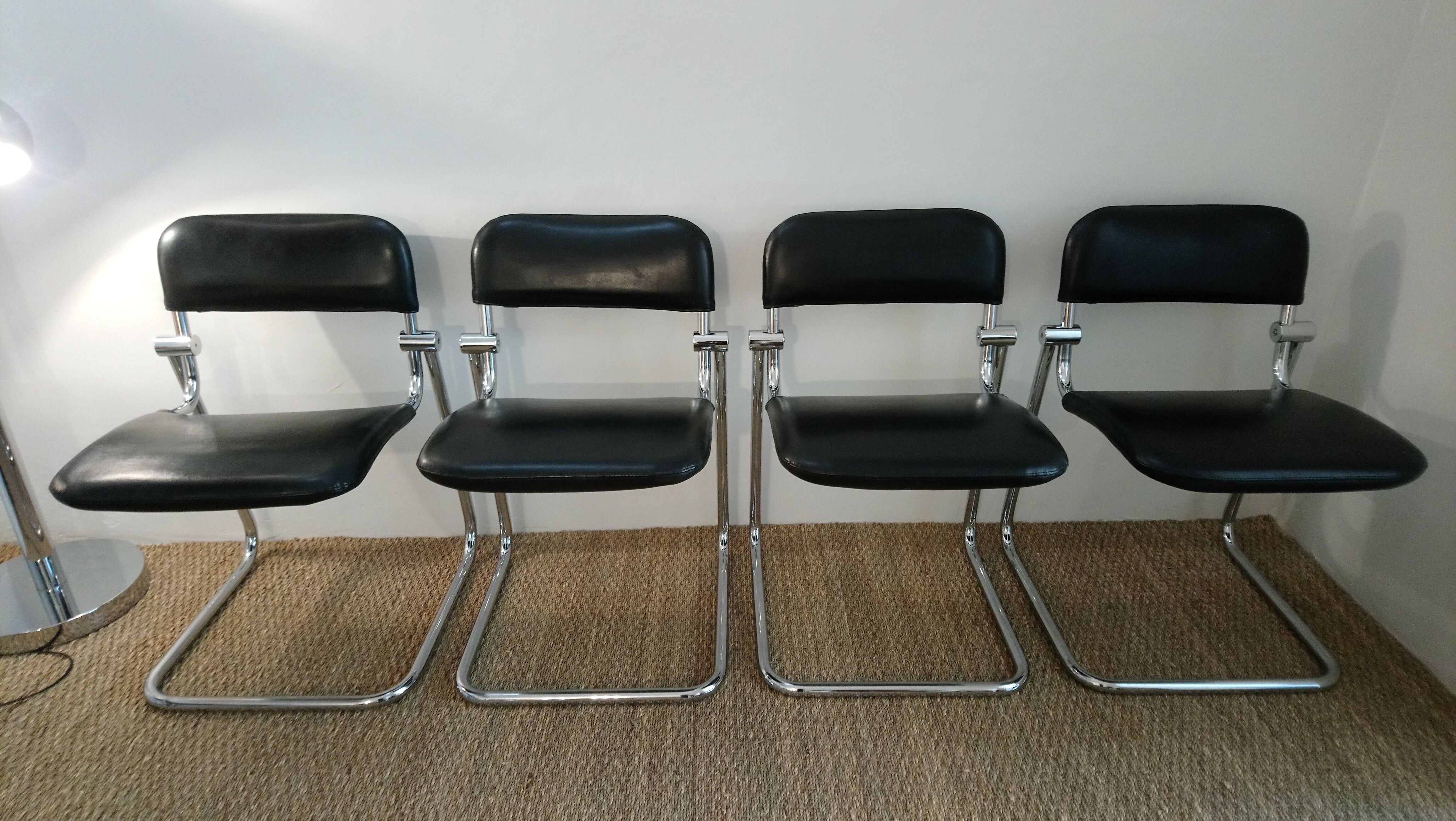 Set of 4 chairs black vintage chrome and leatherette
