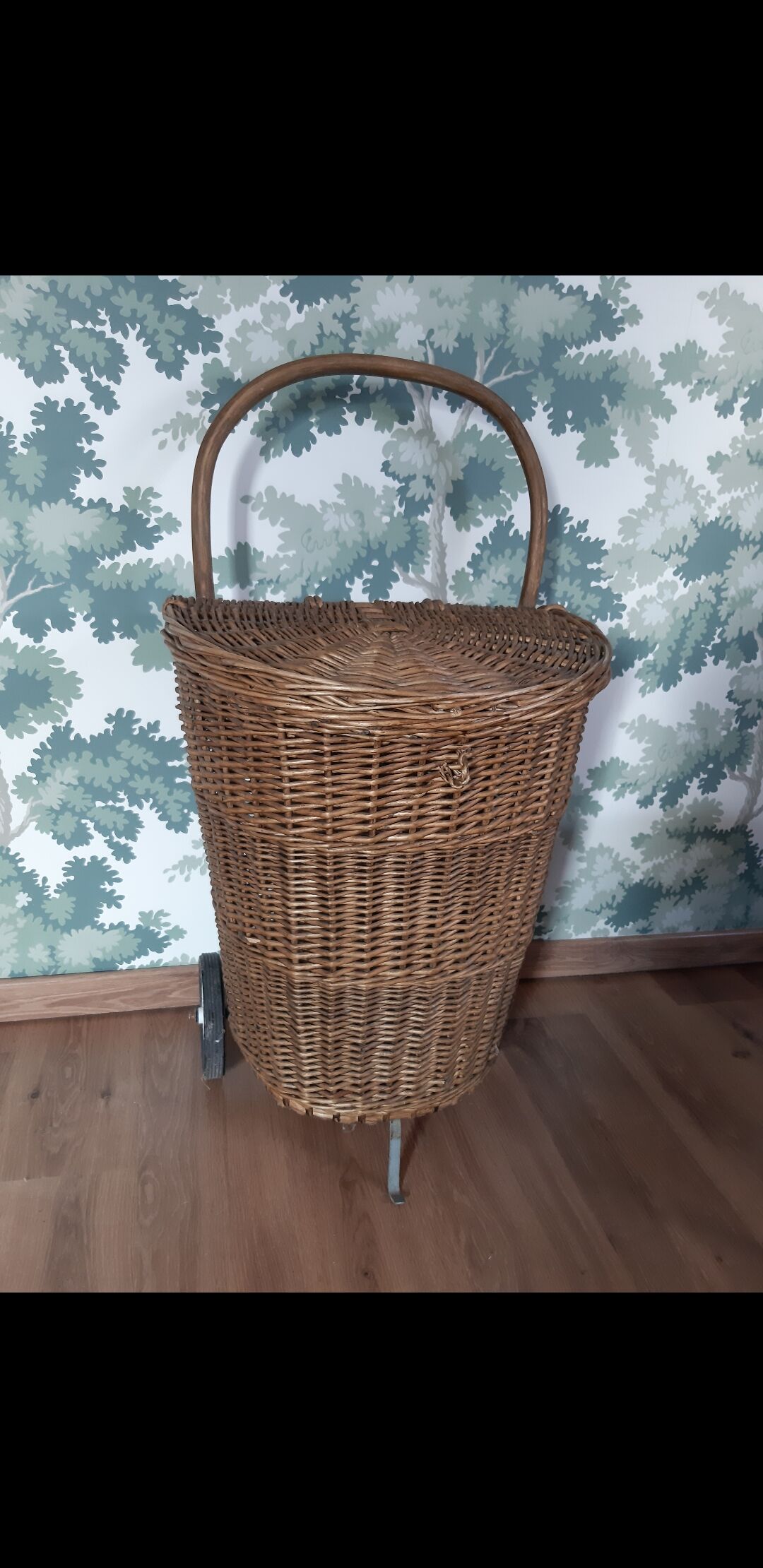 Wicker wheeled trolley