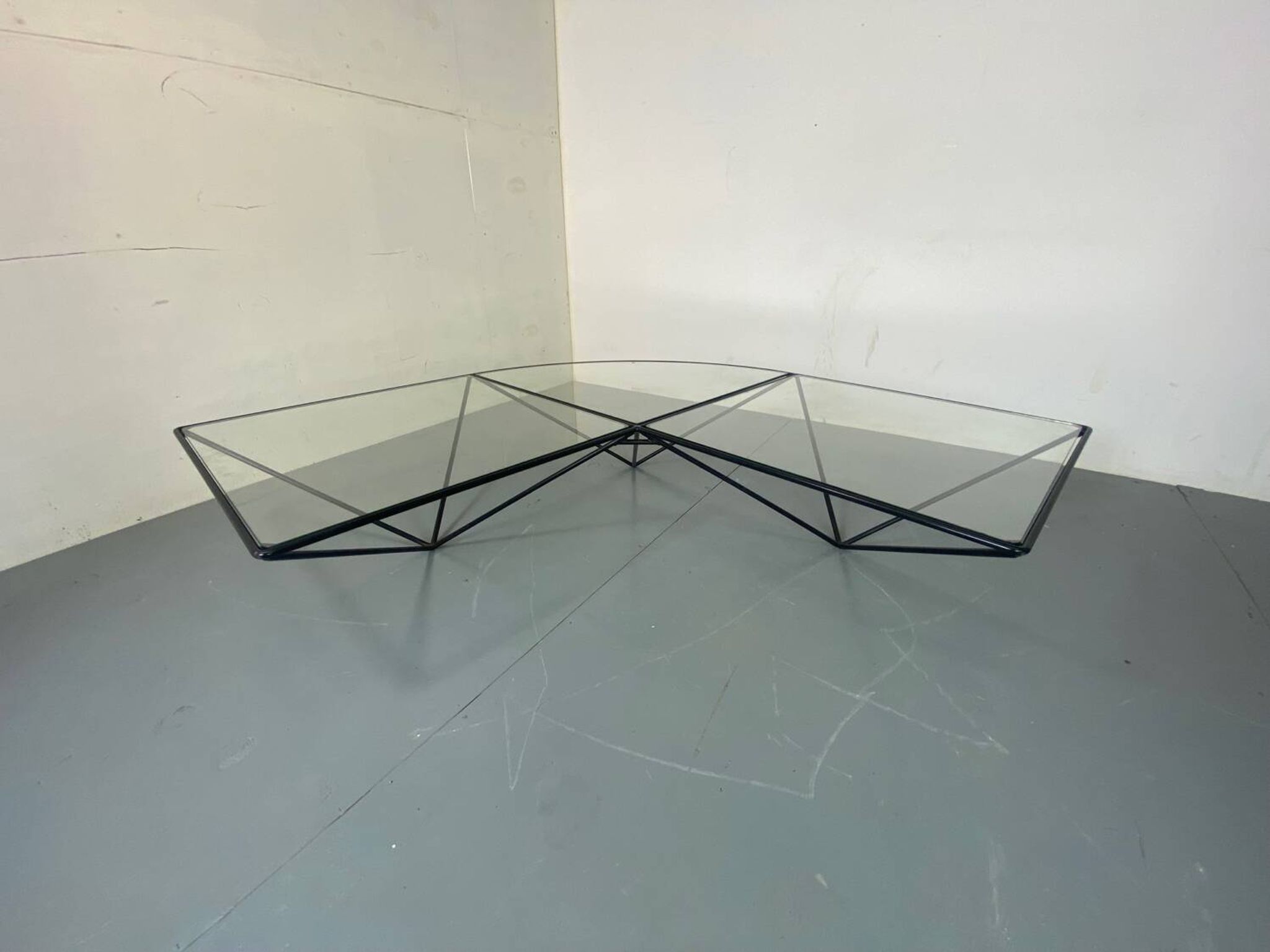 Table Basse Moderniste Furtive en Acier et Verre, Italie, années 1980