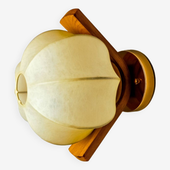 “COCOON” WALL LIGHT, RESIN AND PINE, ITALY, 1970